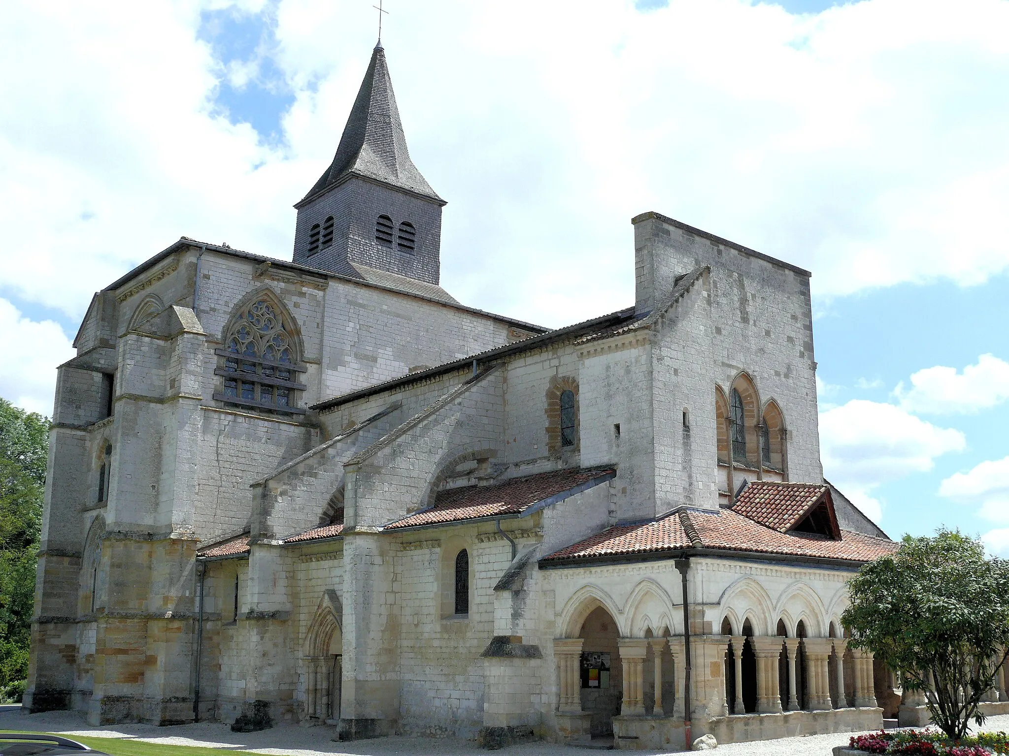 Photo showing: Église Saint-Amand de Saint-Amand-sur-Fion - Ensemble