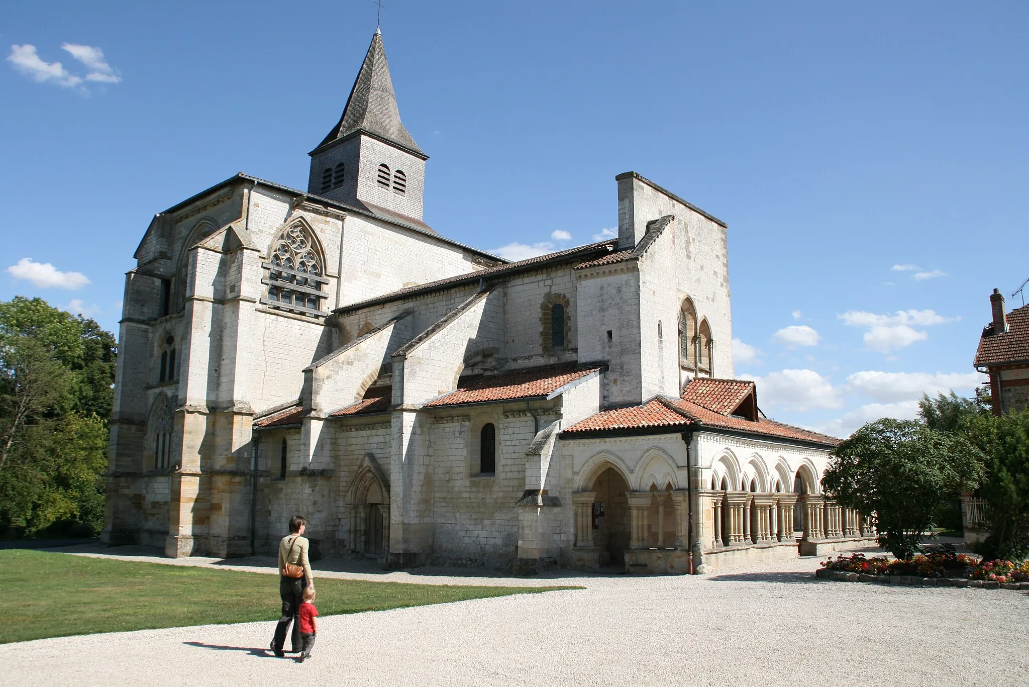 Photo showing: Saint-Amand-sur-Fion