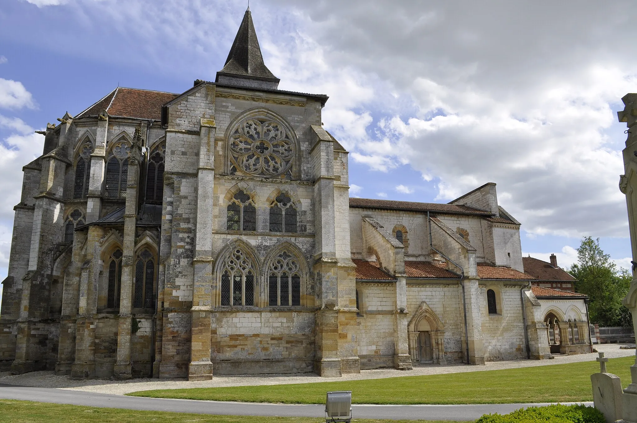 Photo showing: Église Saint-Amand, à Saint-Amand-sur-Fion (51)