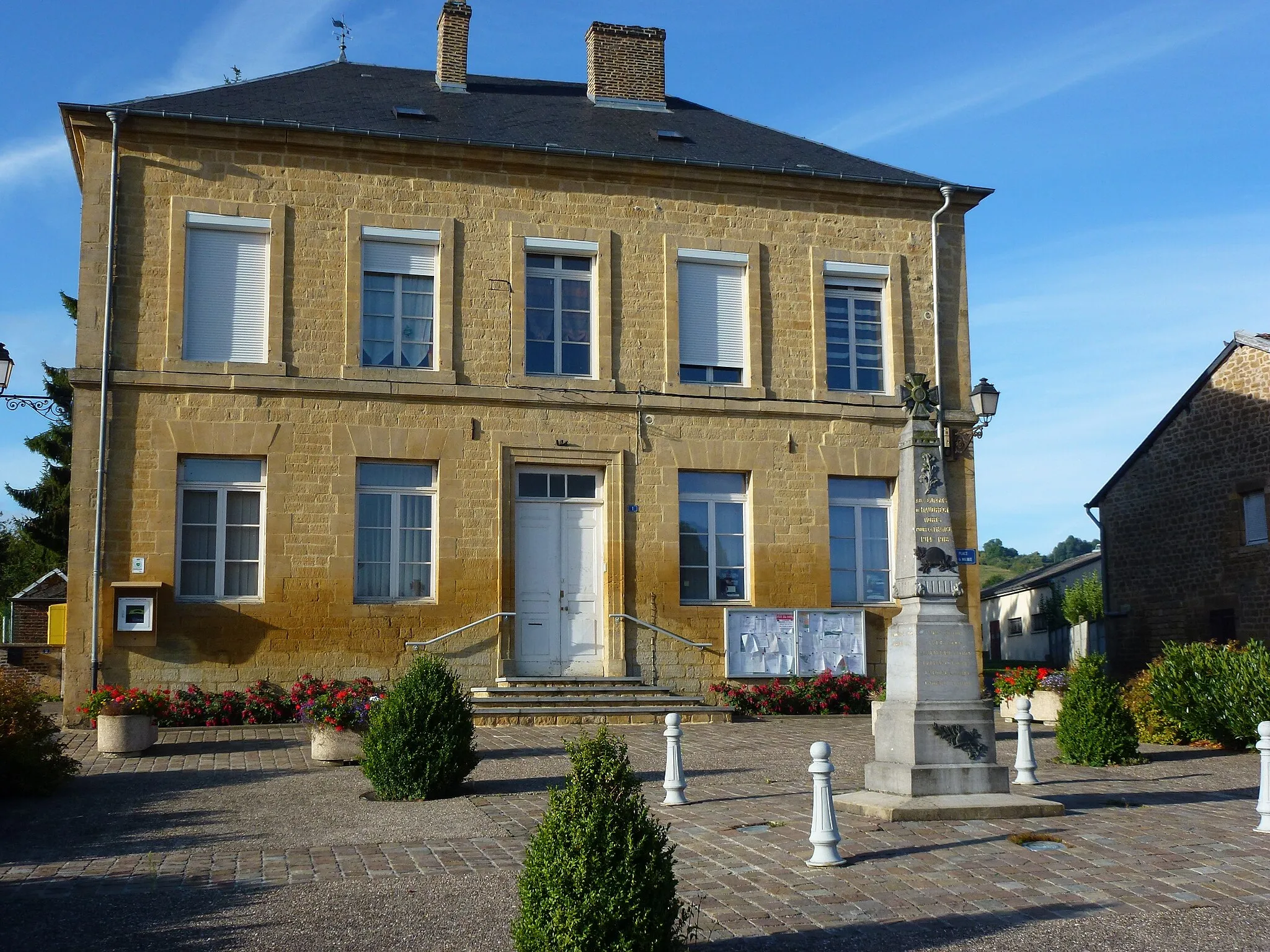 Photo showing: Haudrecy (Ardennes) mairie