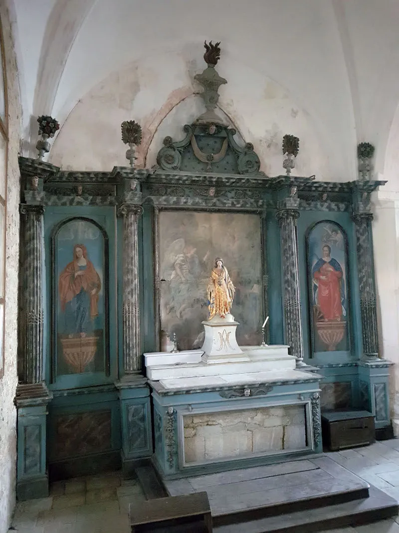 Photo showing: Retable de la chapelle, dédiée à la Sainte Vierge.
