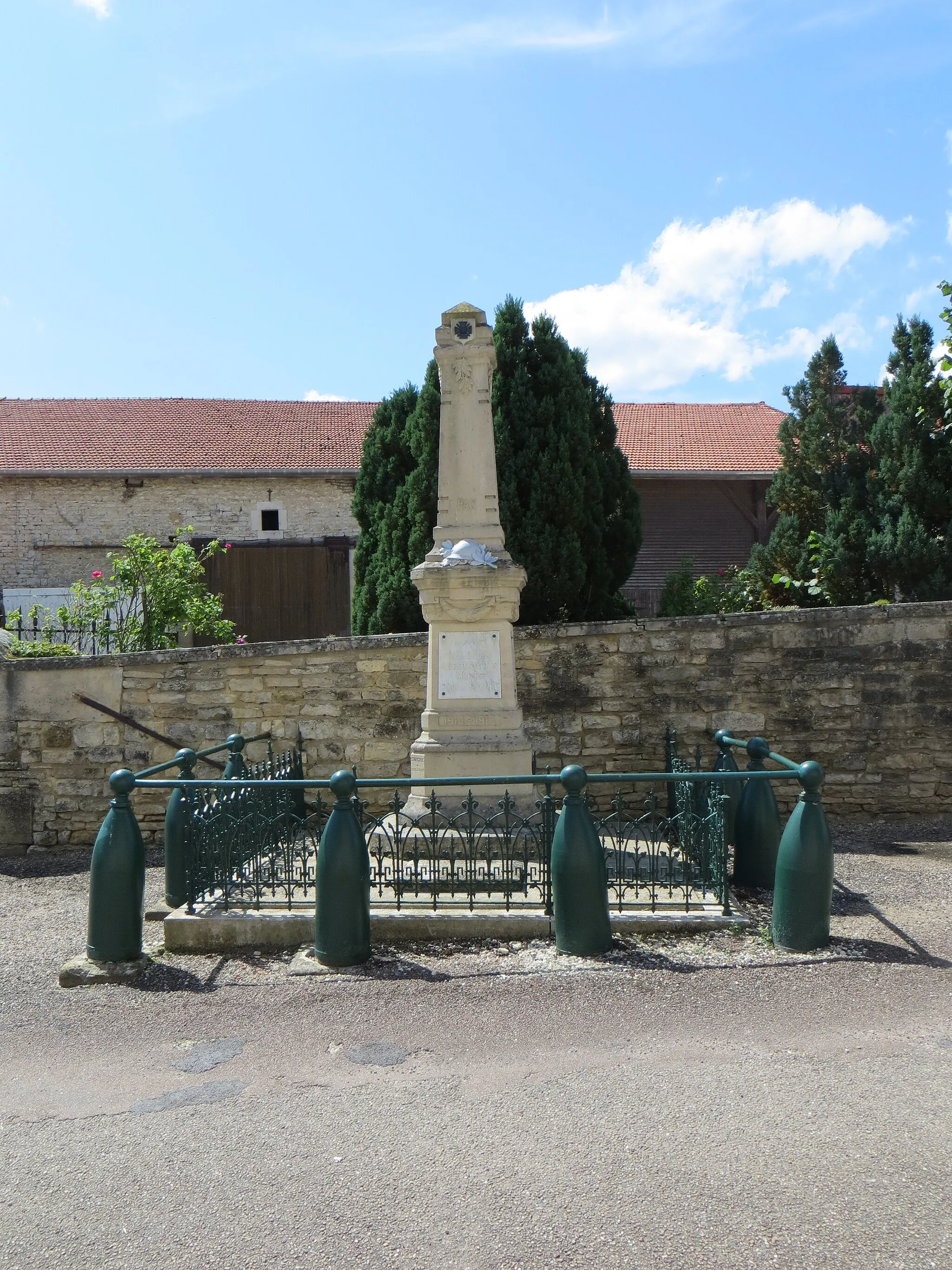 Photo showing: Monument aux morts de la commune