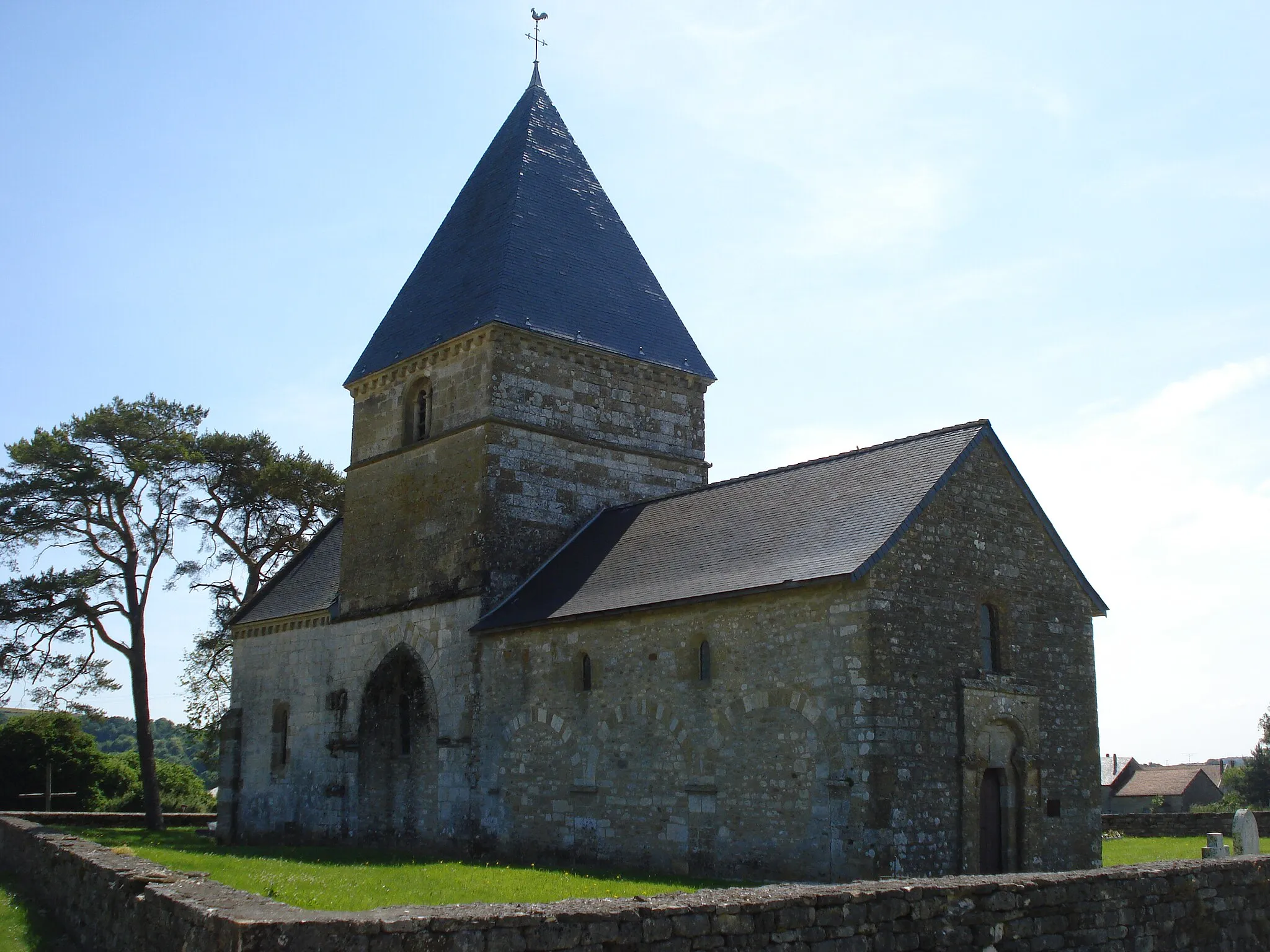 Photo showing: This building is inscrit au titre des monuments historiques de la France. It is indexed in the base Mérimée, a database of architectural heritage maintained by the French Ministry of Culture, under the reference PA00078423 .