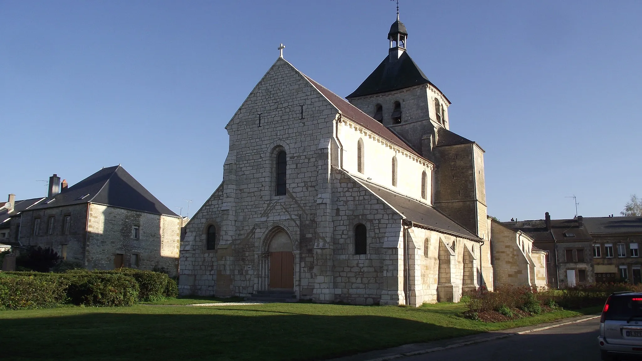 Photo showing: Romanesque church in Vendresse, France