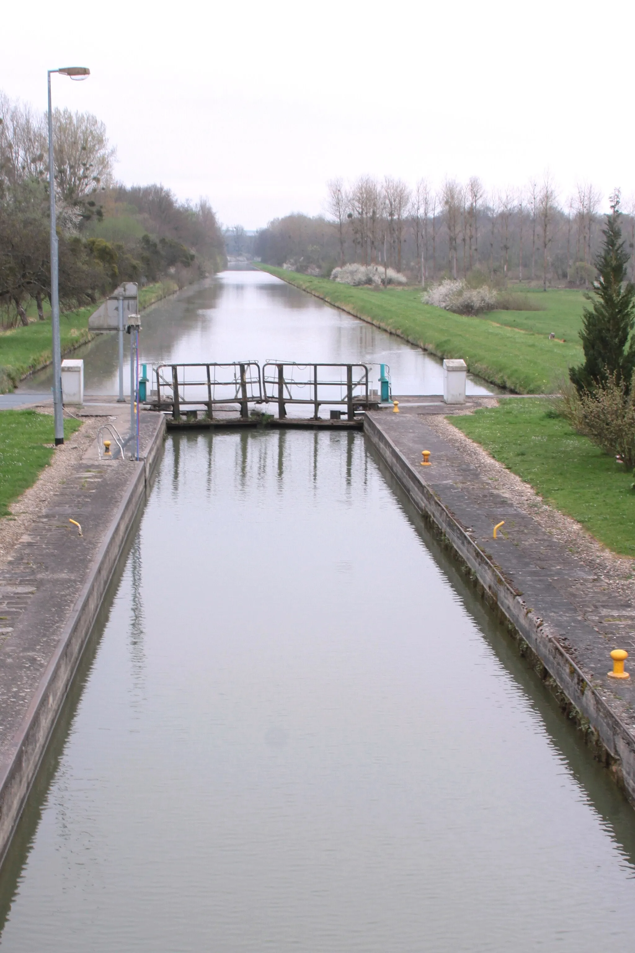 Photo showing: Écluse du Canal des Ardennes à La Cassine
