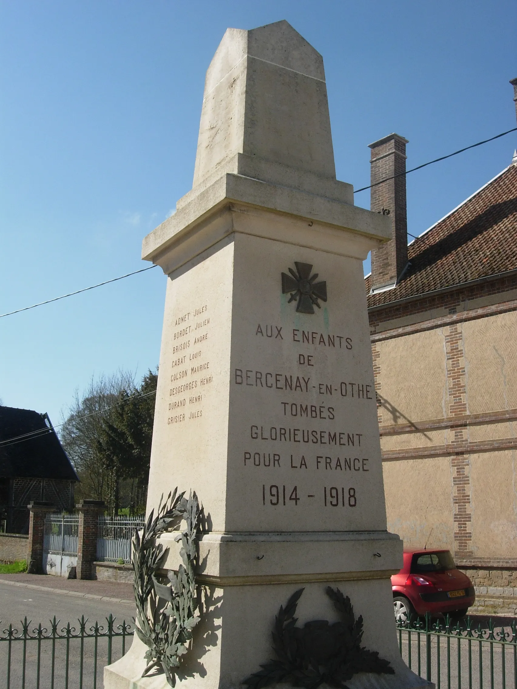 Photo showing: Monument aux morts de Bercenay-en-Othe