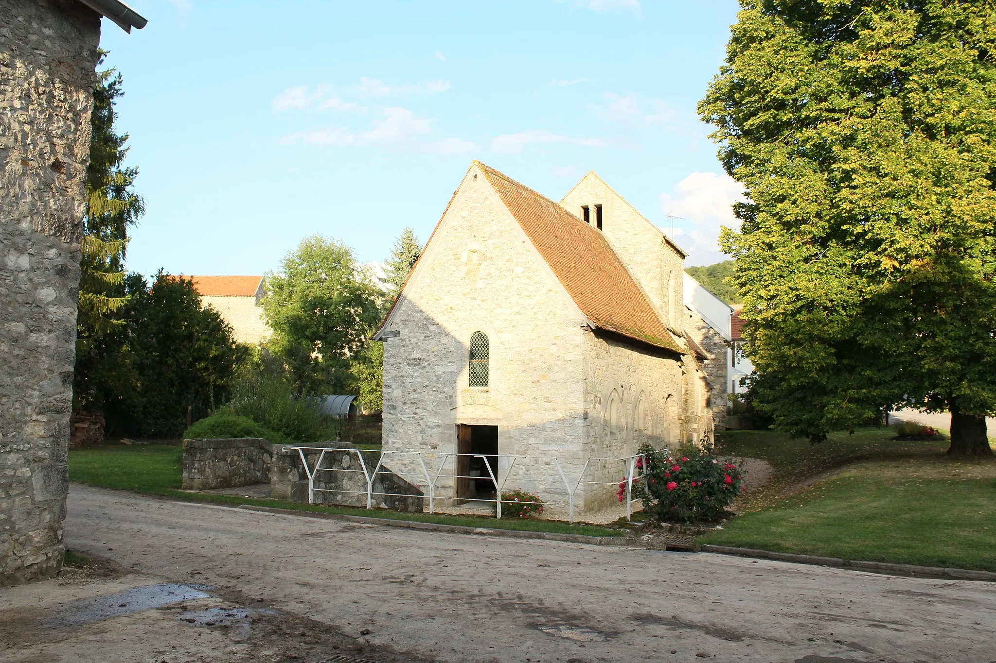 Photo showing: This building is indexed in the base Mérimée, a database of architectural heritage maintained by the French Ministry of Culture, under the reference PA00078726 .