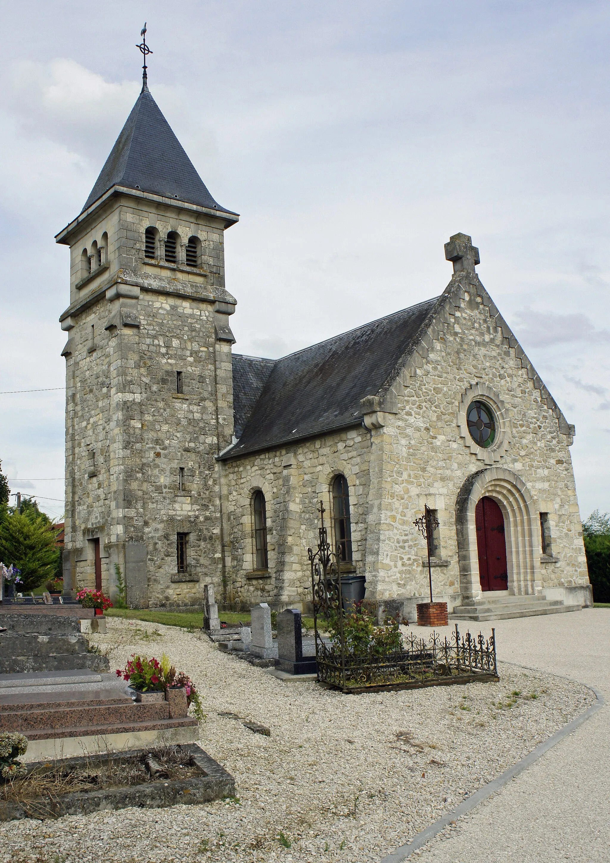 Photo showing: st-Eupraise-et-Clariset, son église entourée de son cimetière.