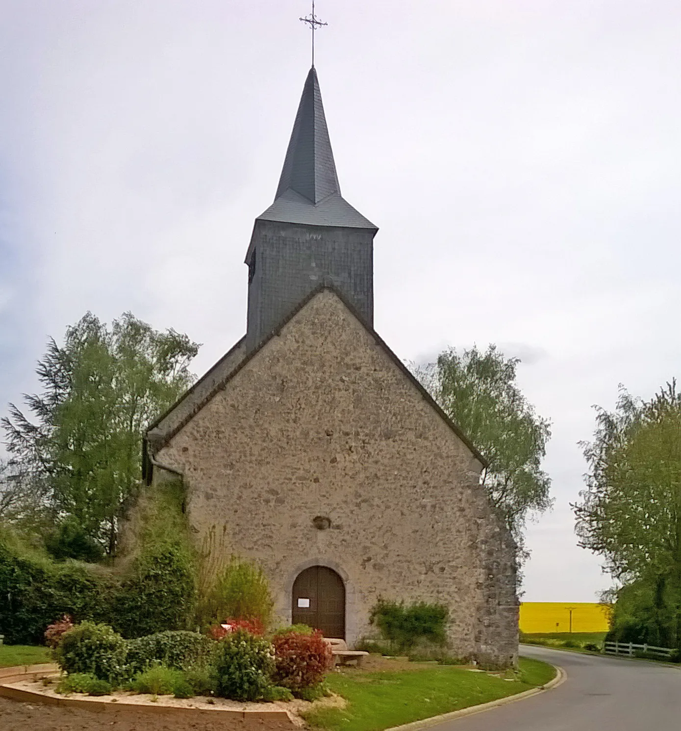 Photo showing: Dédié au culte de Saint Antoine et lieu de pélerinage , elle change de nom au XVIIème siècle et devient l'église des Saints Innocents.