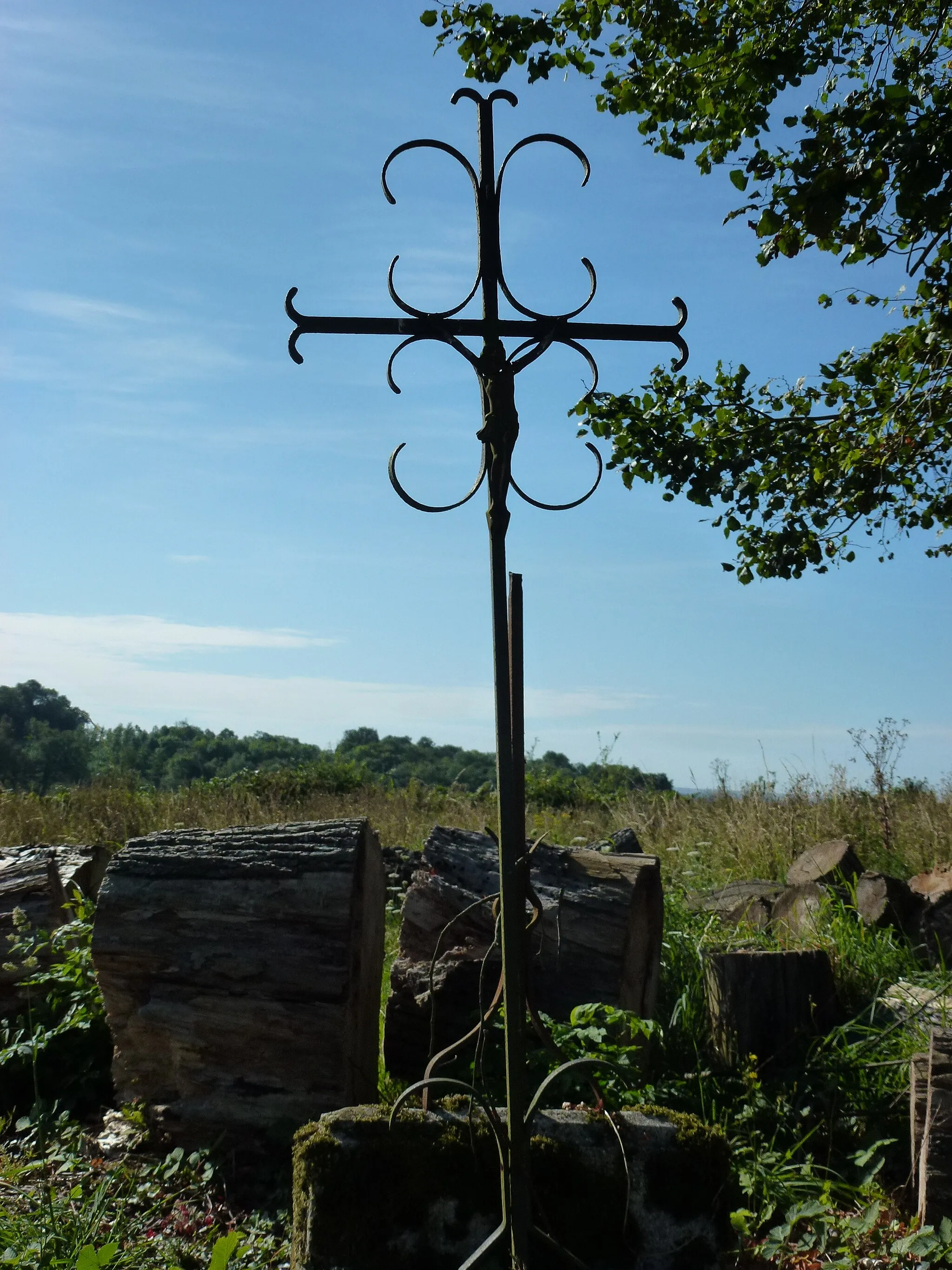 Photo showing: Wagnon (Ardennes) croix de chemin