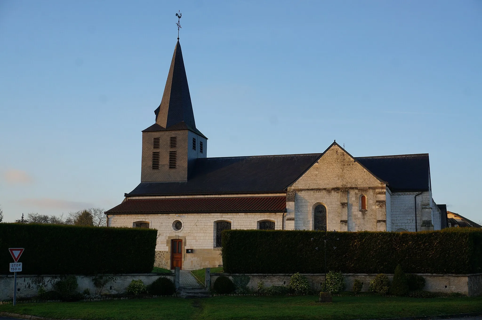 Photo showing: à Bussy-le-Château.