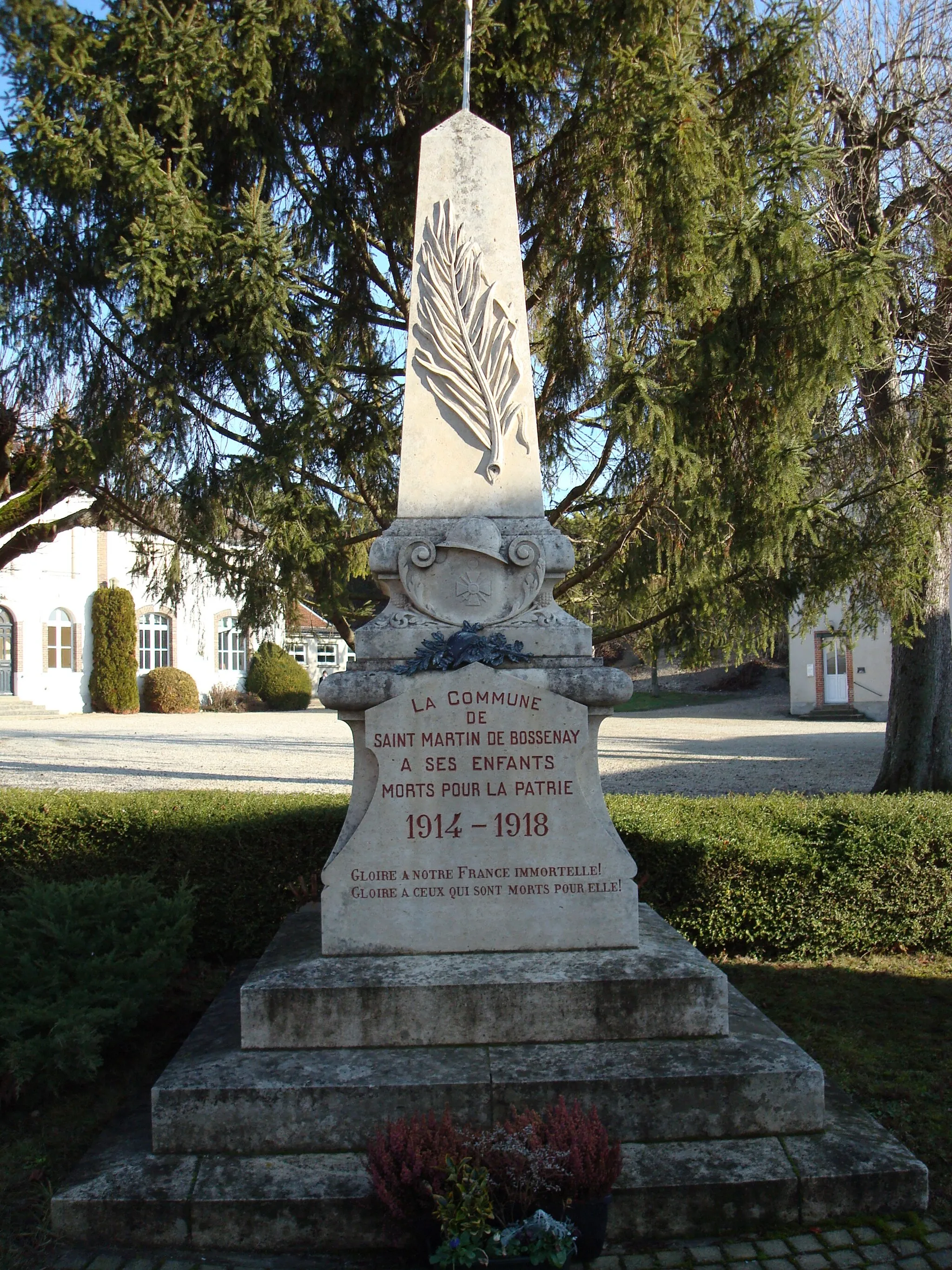 Photo showing: Saint Martin de Bossenay : le monument aux morts