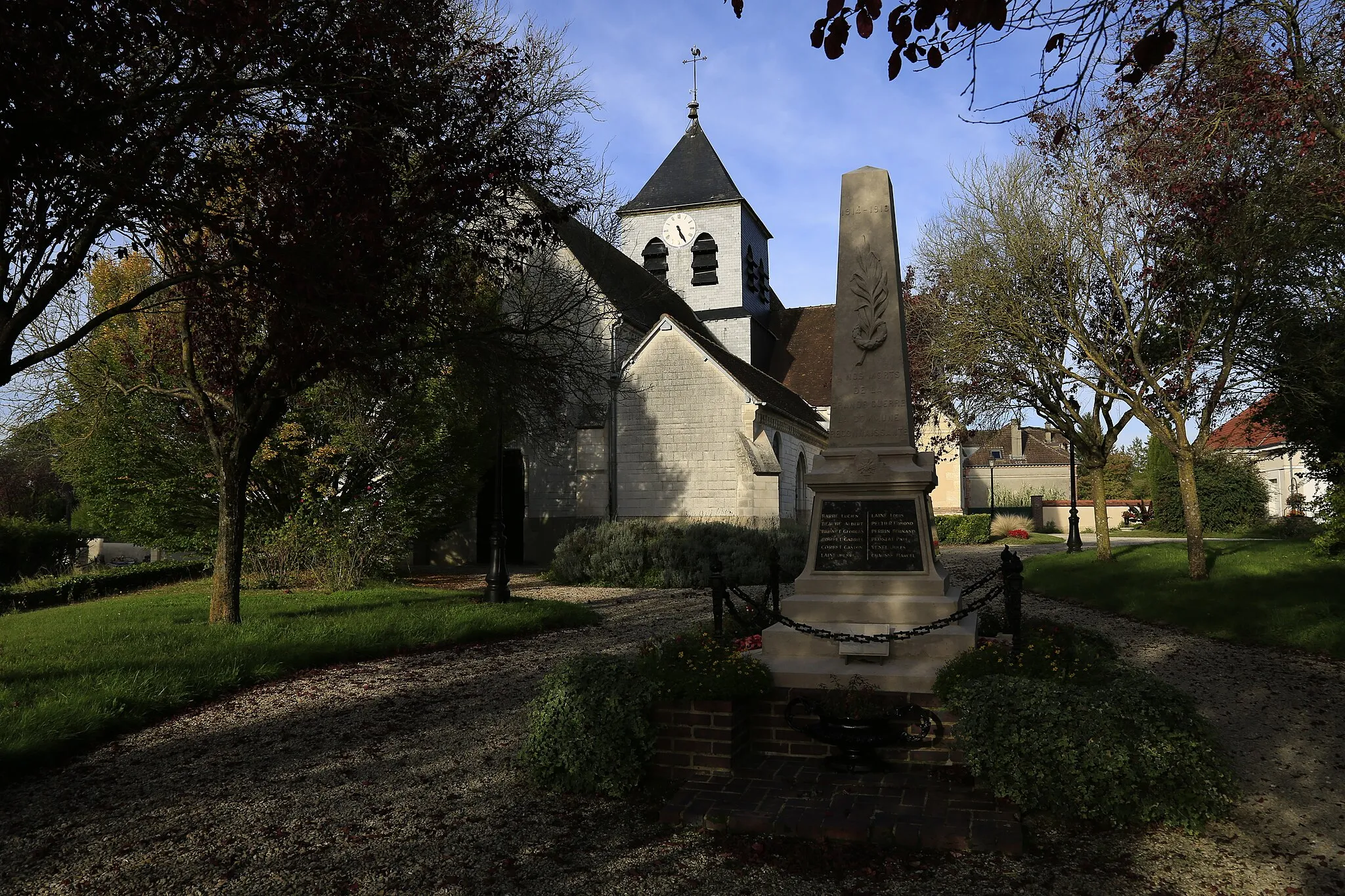 Photo showing: Église de la Nativité-de-la-Vierge