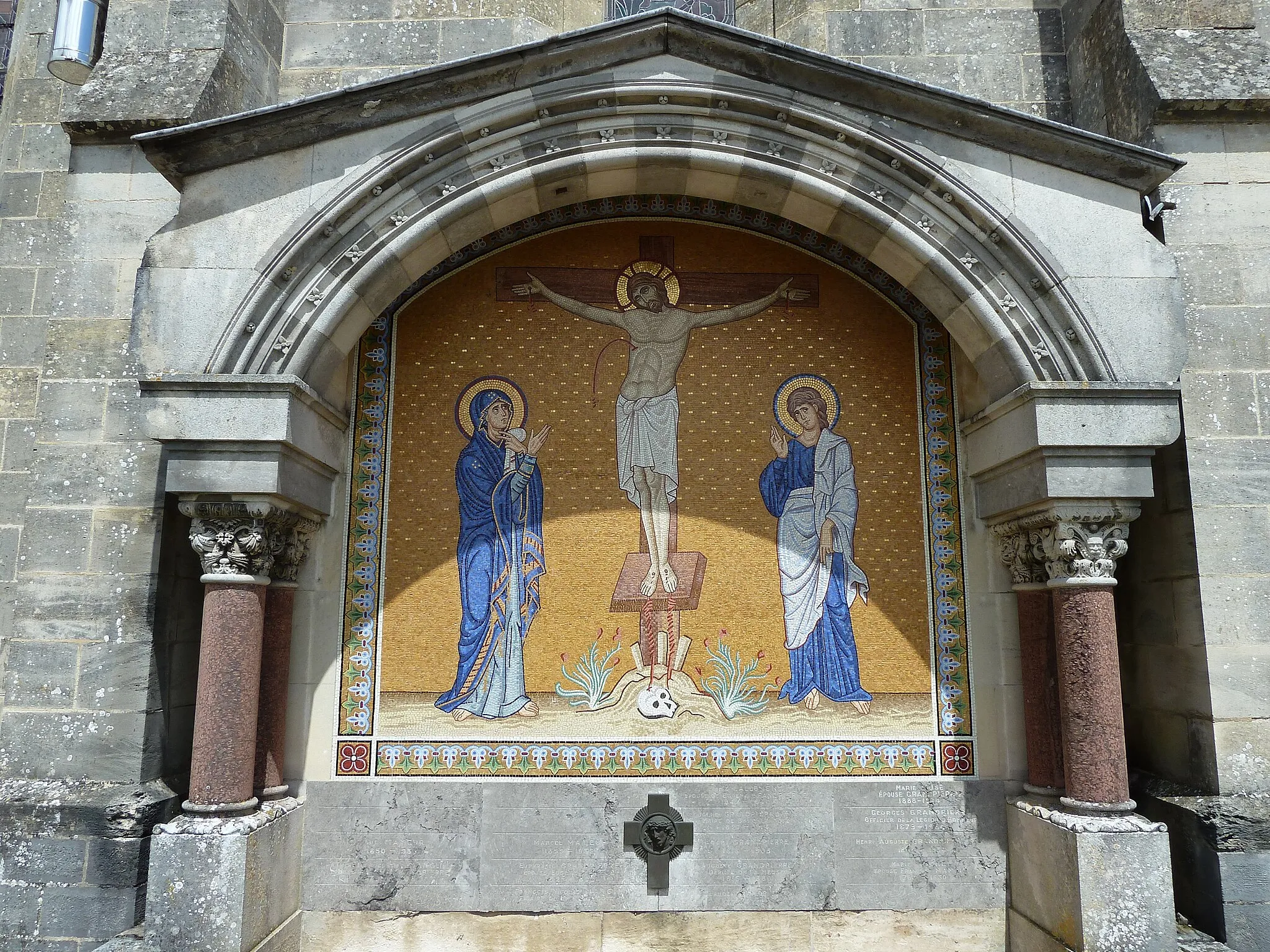Photo showing: Bussy-la-Côte Eglise Saint-André mosaique
