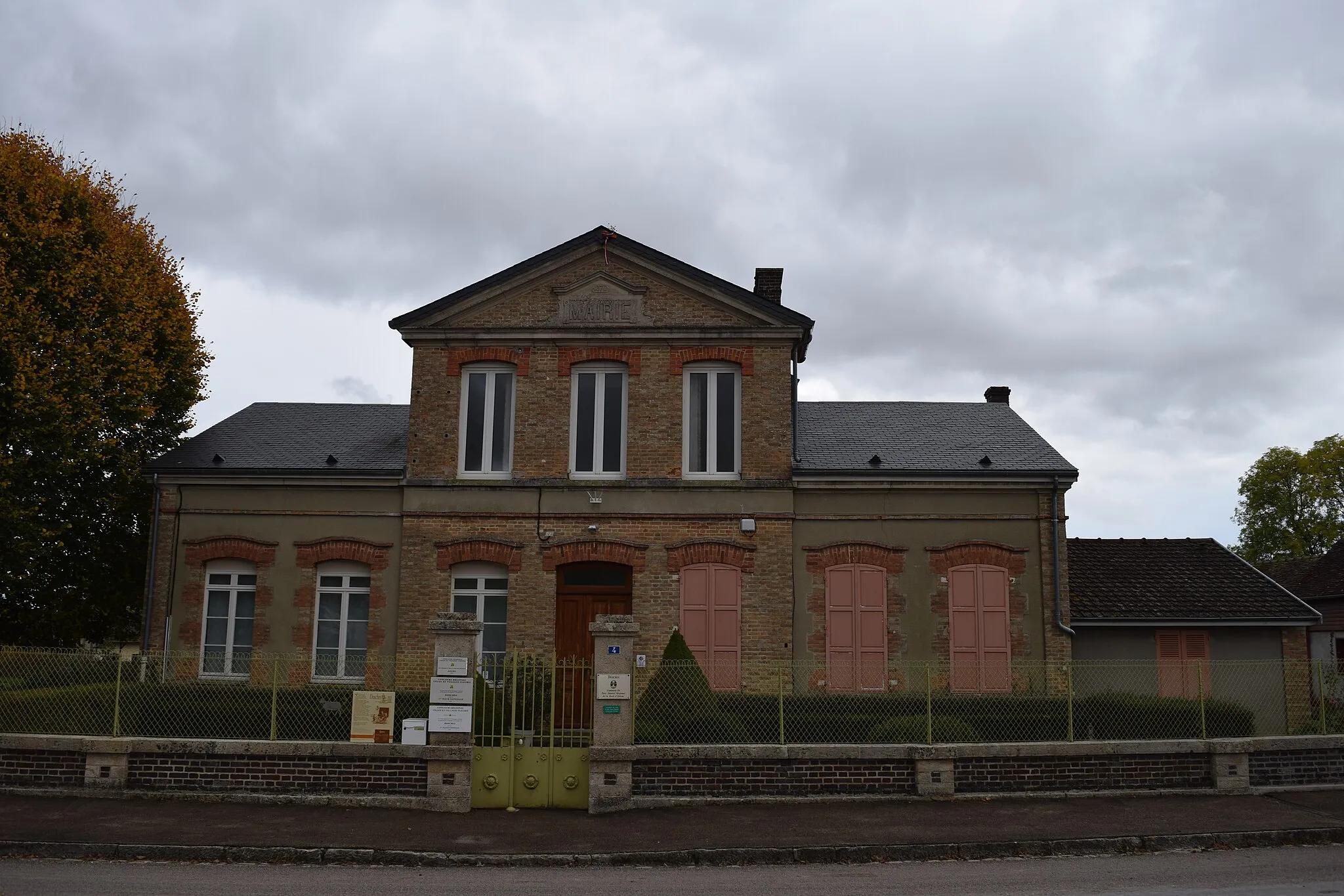 Photo showing: Mairie de Dosches