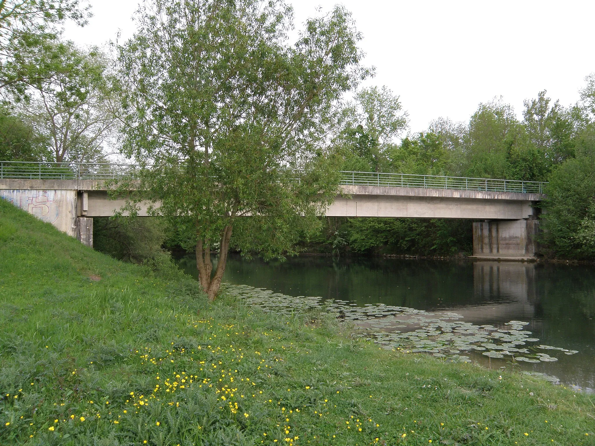 Photo showing: Pont sur la Seine. 51260 Marcilly-sur-Seine.