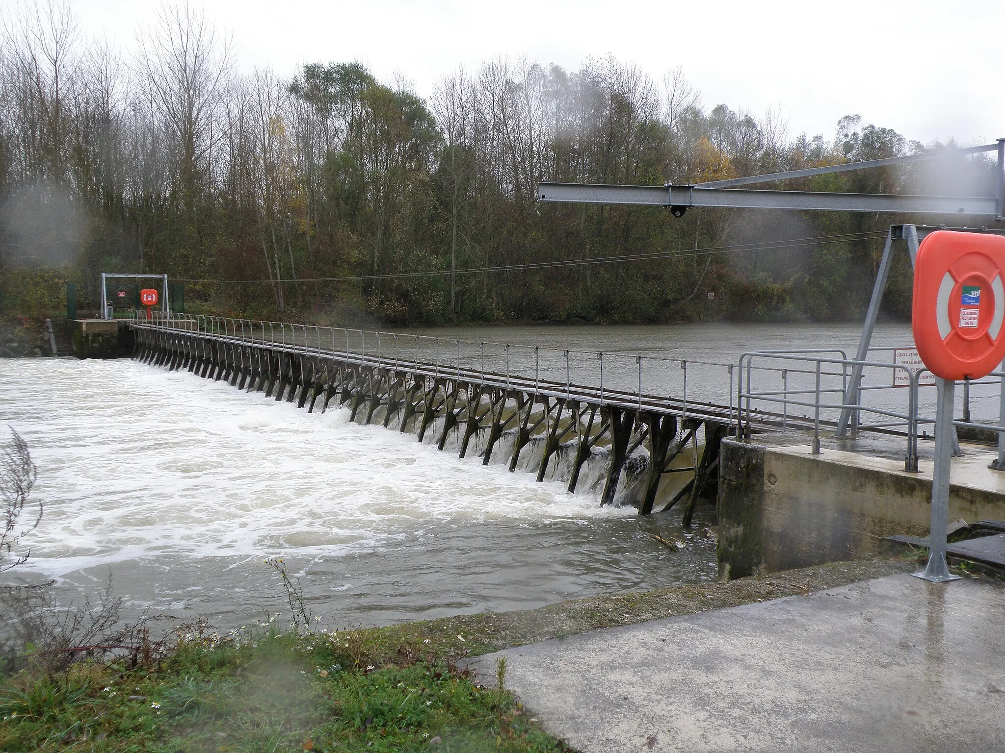 Photo showing: Barrage mobile sur la Petite-Seine.
51260 Conflans-sur-Seine.