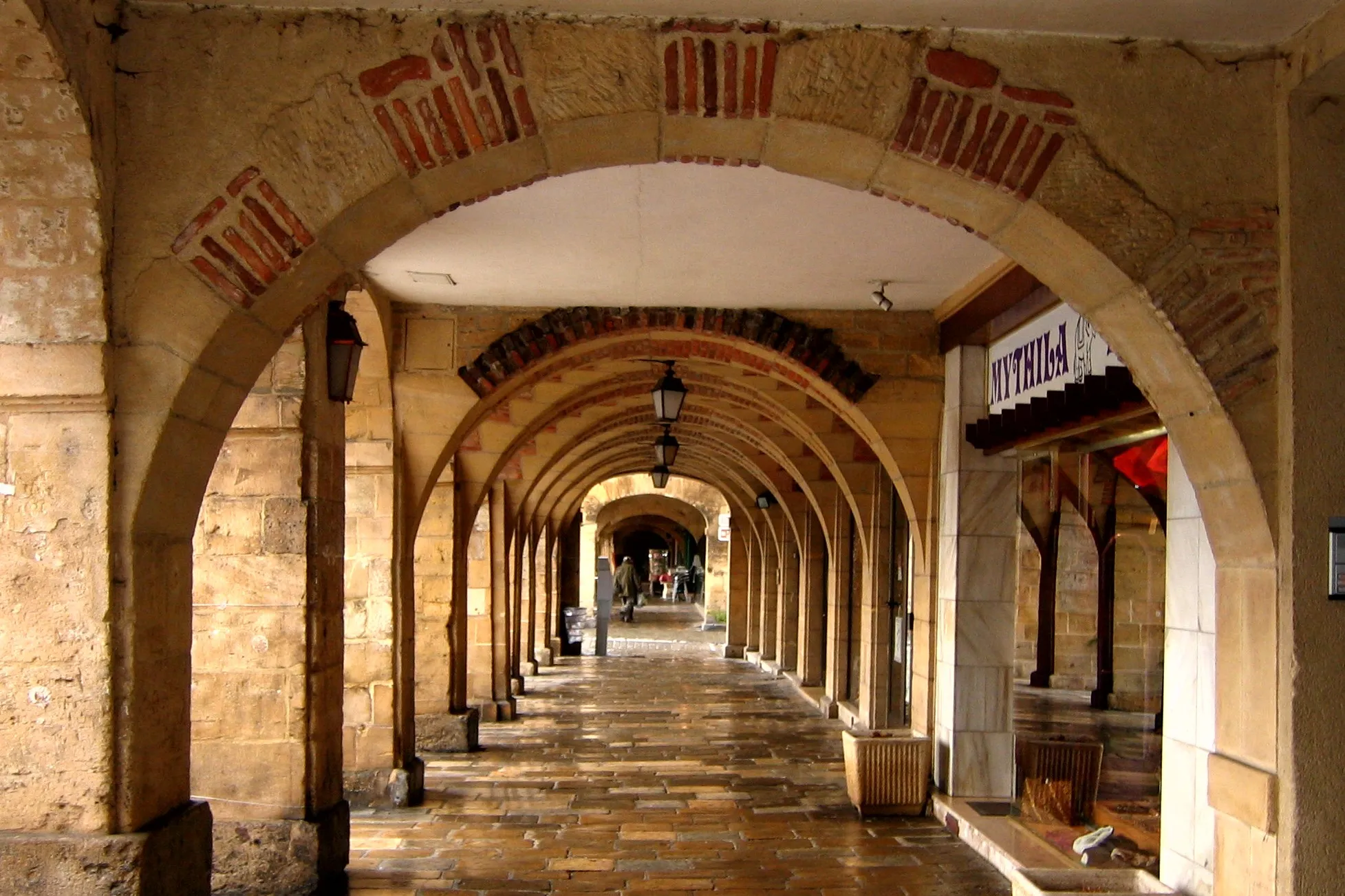 Photo showing: Charleville-Mezières:Arcades PLACE DUCALE