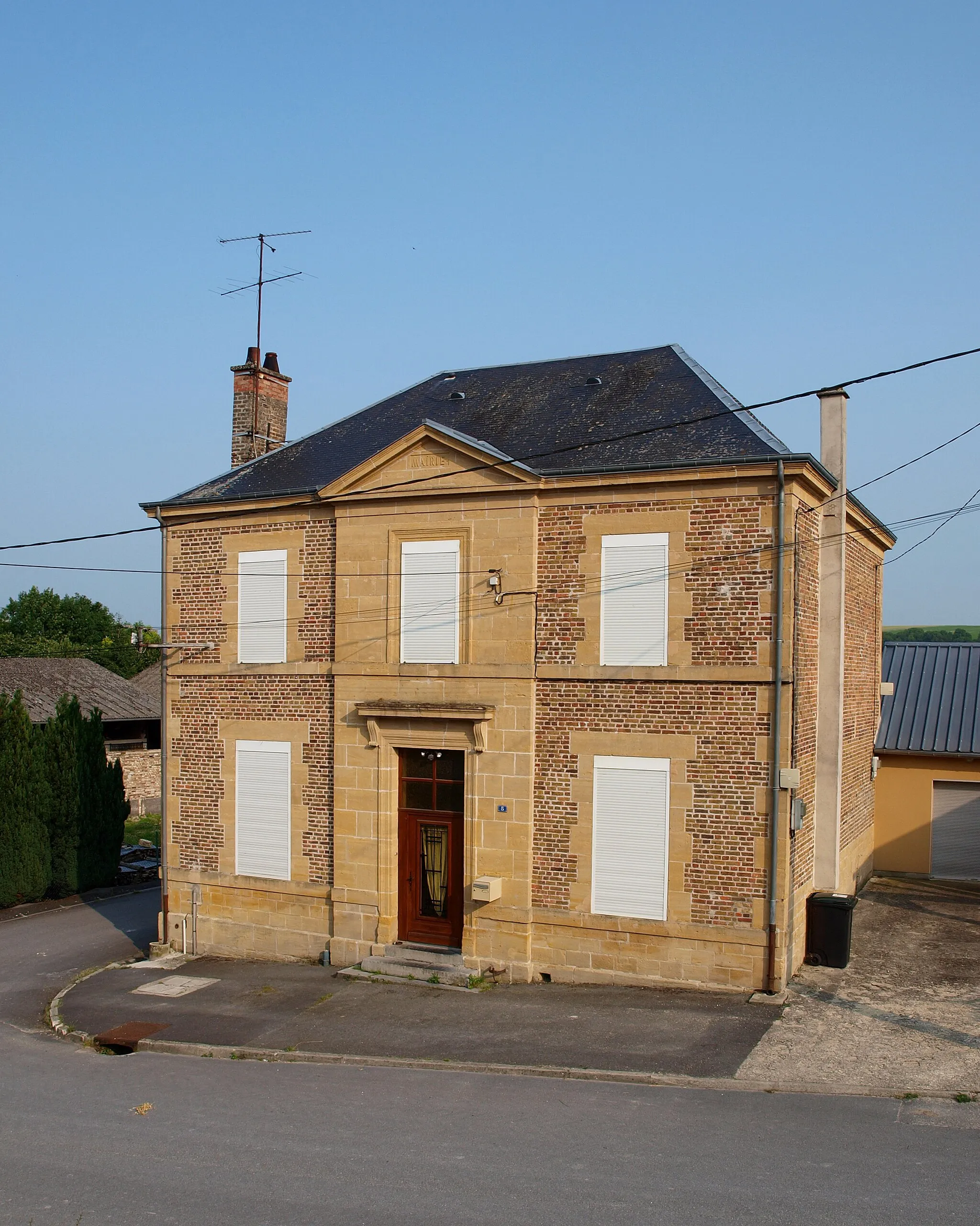 Photo showing: Contreuve (Ardennes, France) ; mairie