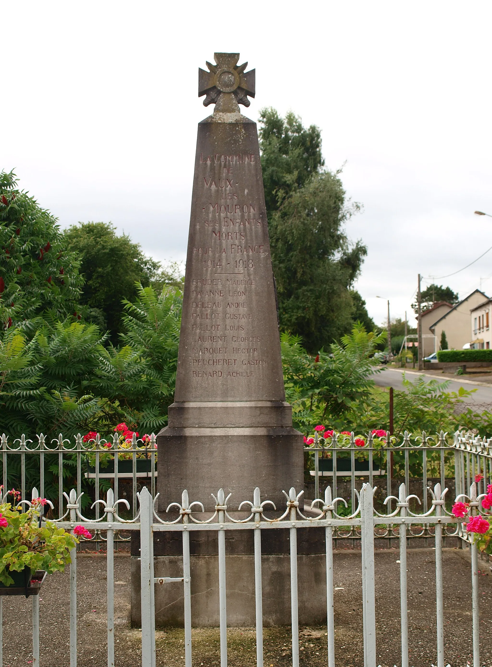 Photo showing: Vaux-lès-Mouron (Ardennes, France) ; monument aux morts.