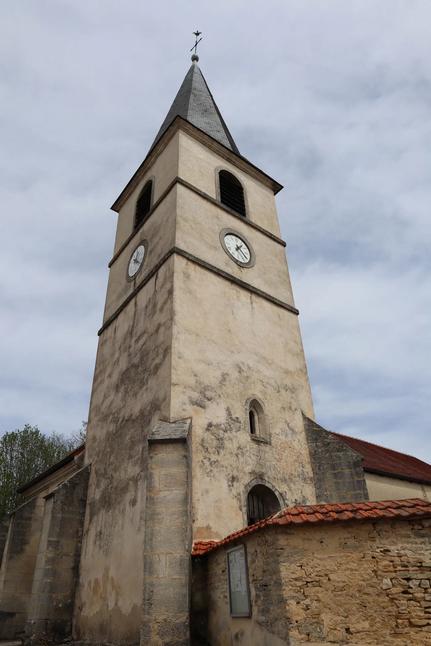 Photo showing: Église Sainte-Madeleine de Villey-sur-Tille (21). Extérieur. Clocher.