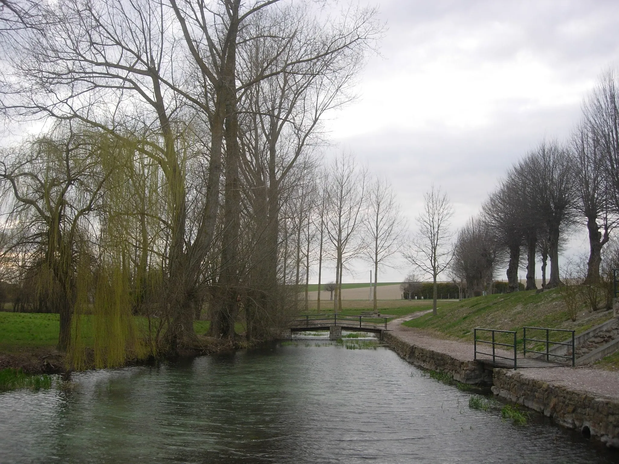 Photo showing: Source de l'Orvin à Saint-Lupien