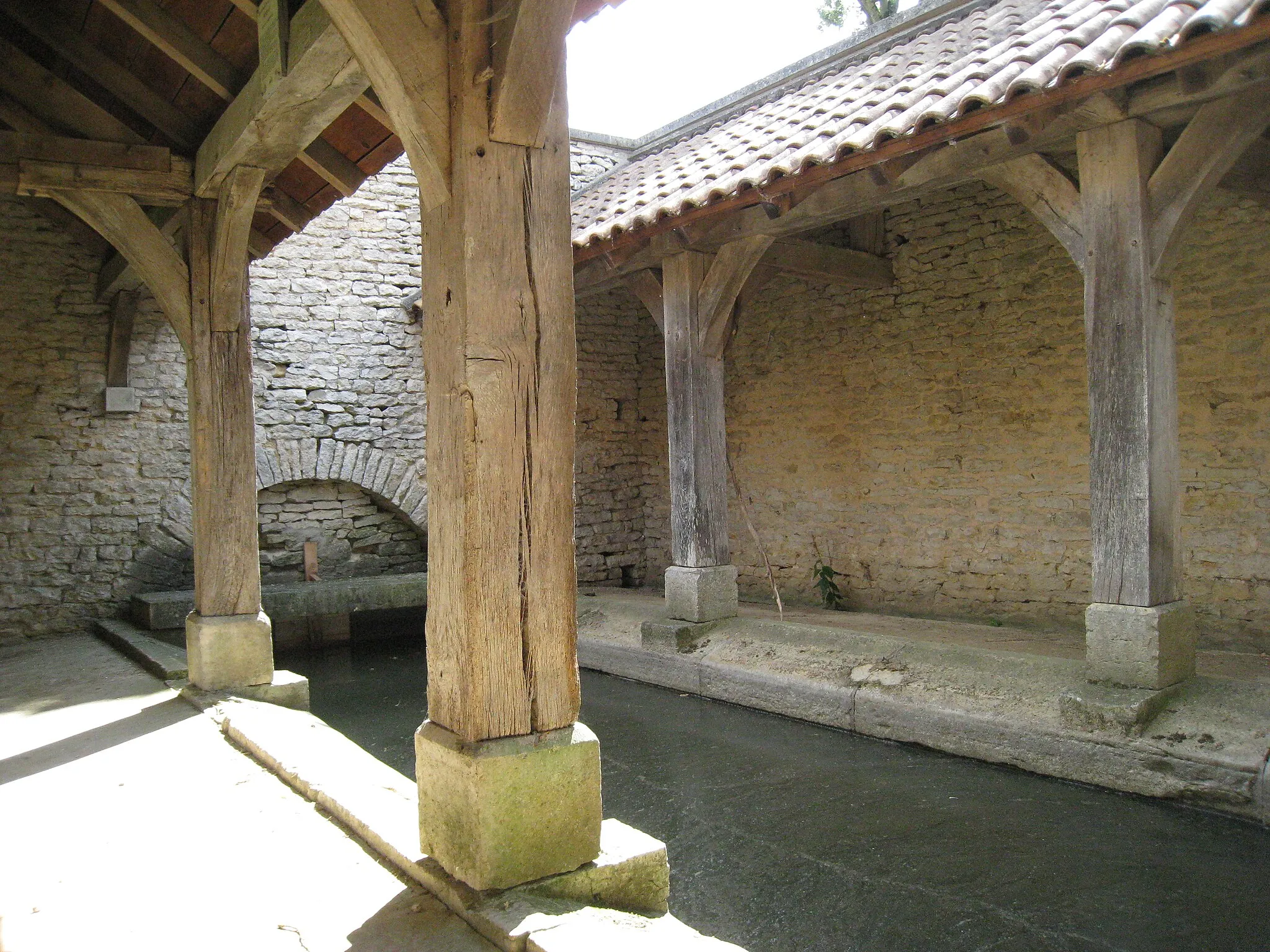 Photo showing: Le lavoir de Mornay, à Montigny-Mornay-Villeneuve-sur-Vingeanne, Côte d'Or.