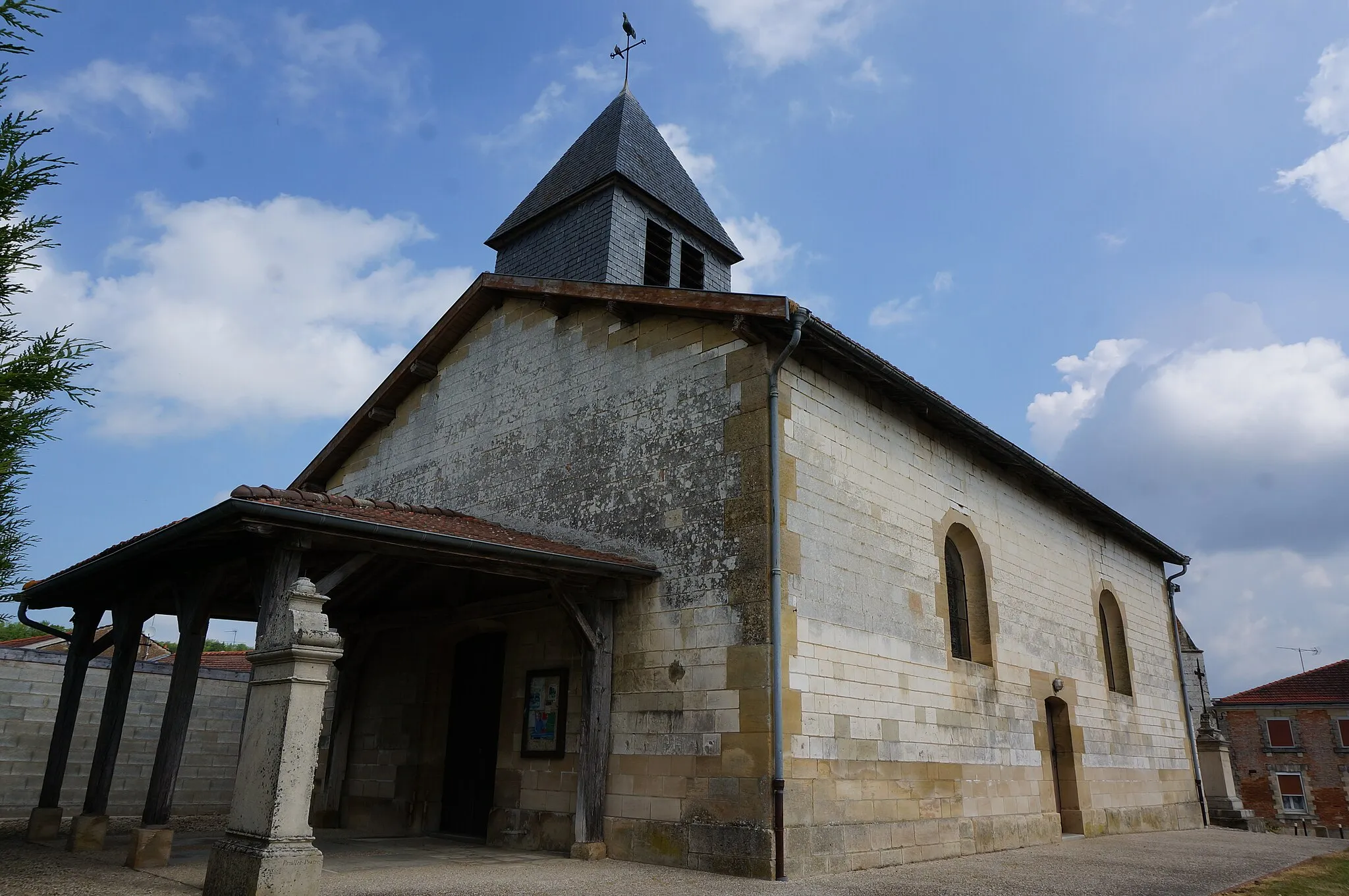 Photo showing: église à Couvrot.