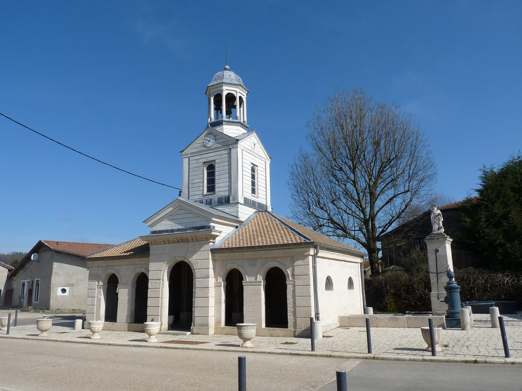 Photo showing: Lavoir d'Echenay (Haute-Marne), reconstruit à l'identique en 2004.
