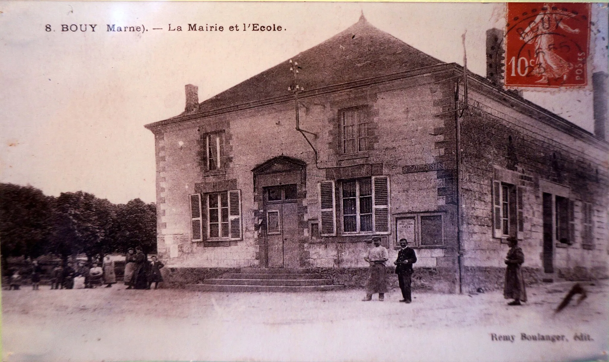 Photo showing: La mairie école de Bouy, poste et actuellement musée ) .