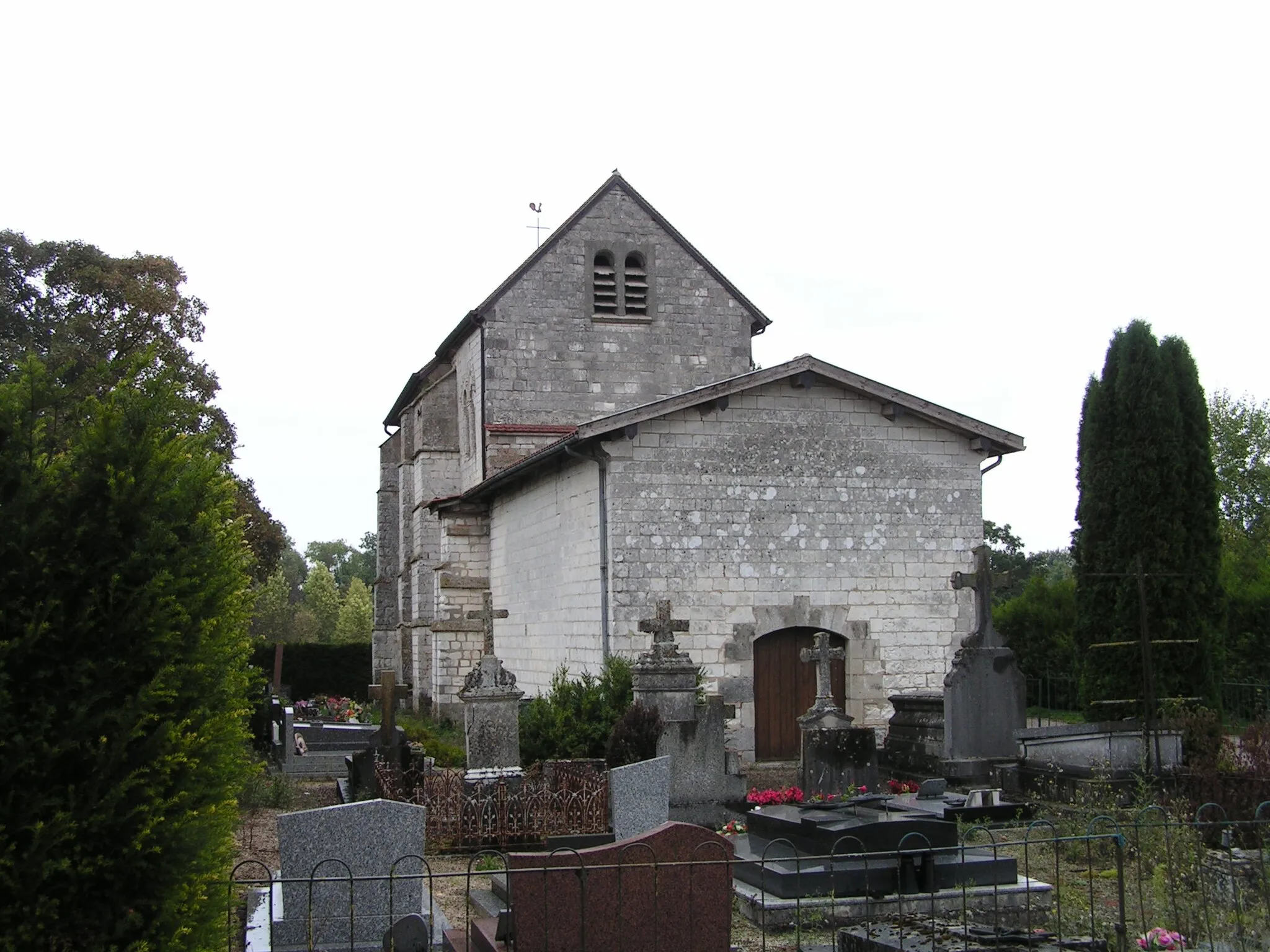 Photo showing: This building is indexed in the base Mérimée, a database of architectural heritage maintained by the French Ministry of Culture, under the reference PA00078708 .