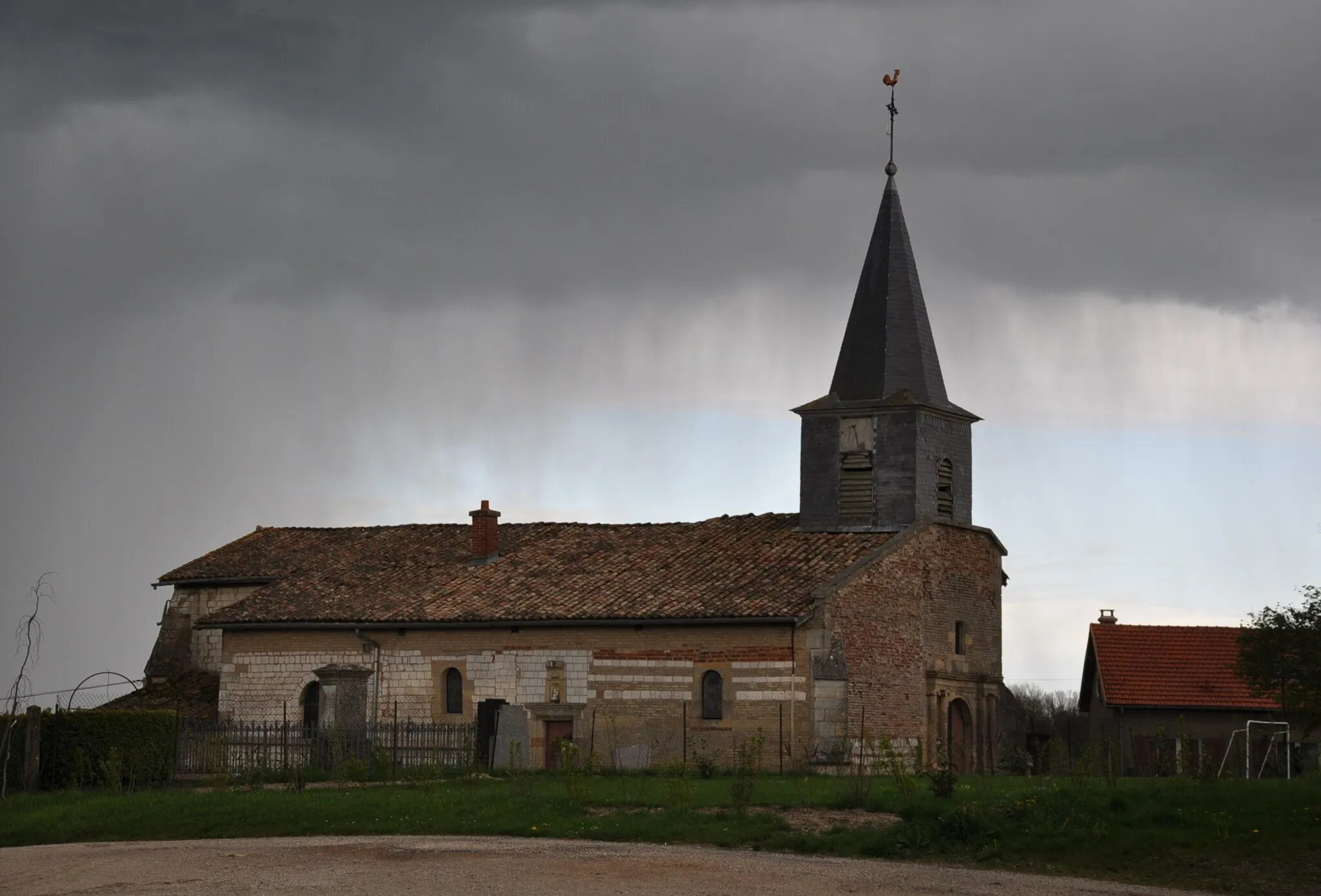 Photo showing: Church of Braux-Saint-Remy in the rain (canton Sainte-Menehould, Marne department, Champagne-Ardenne region, France).