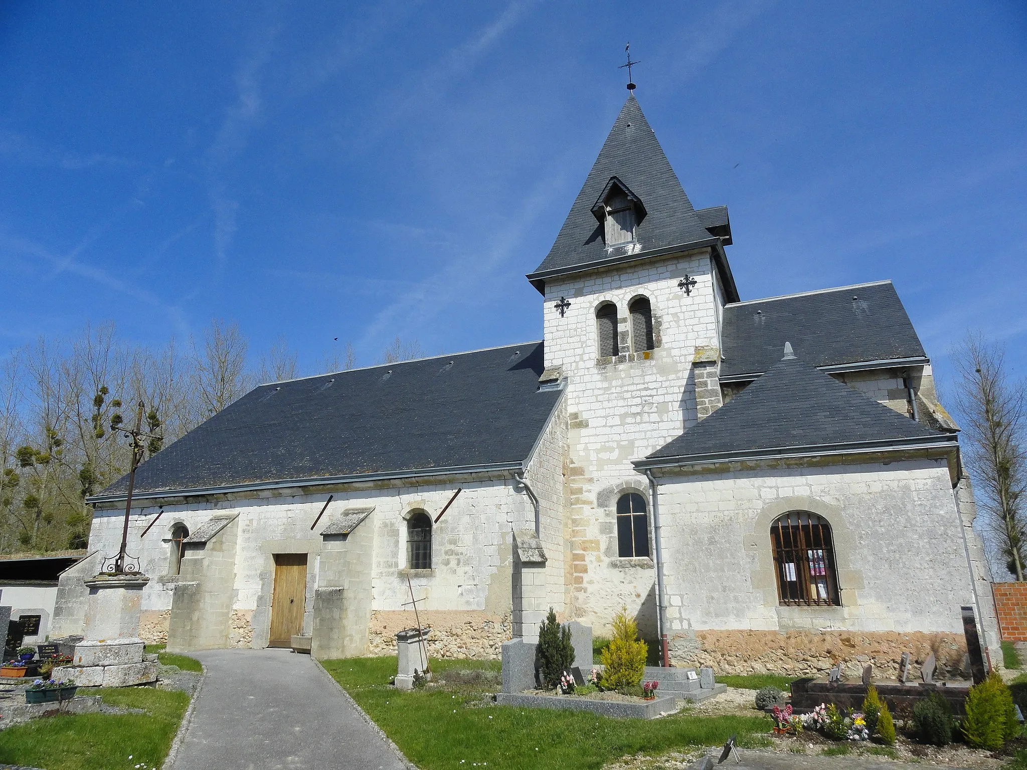 Photo showing: L'église Saint-Basle de Cherville et son cimetière.