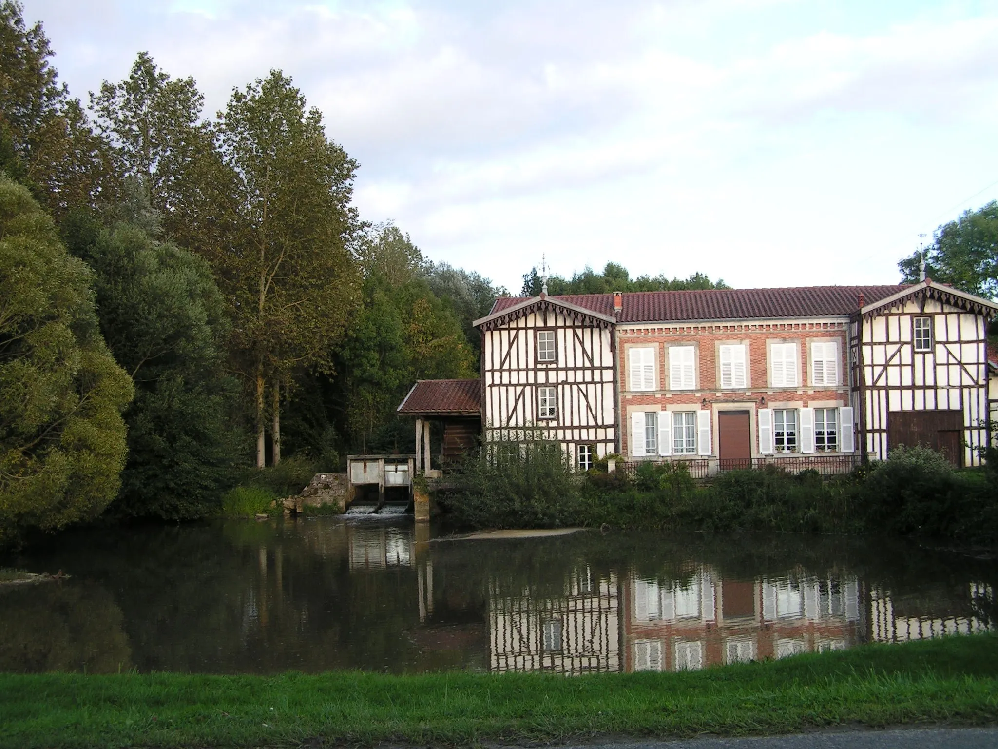 Photo showing: This building is indexed in the base Mérimée, a database of architectural heritage maintained by the French Ministry of Culture, under the reference PA00078694 .