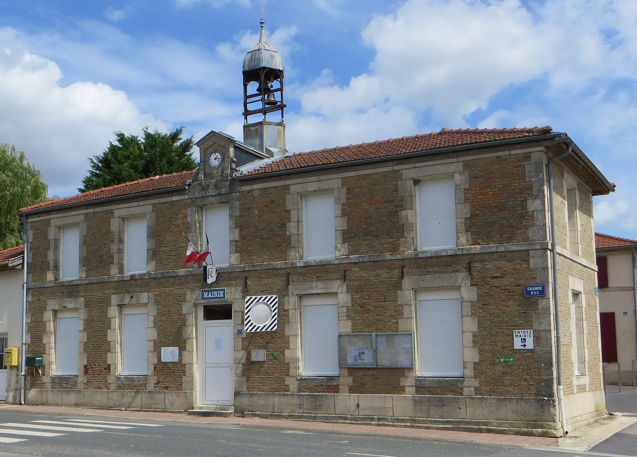 Photo showing: Mairie du village