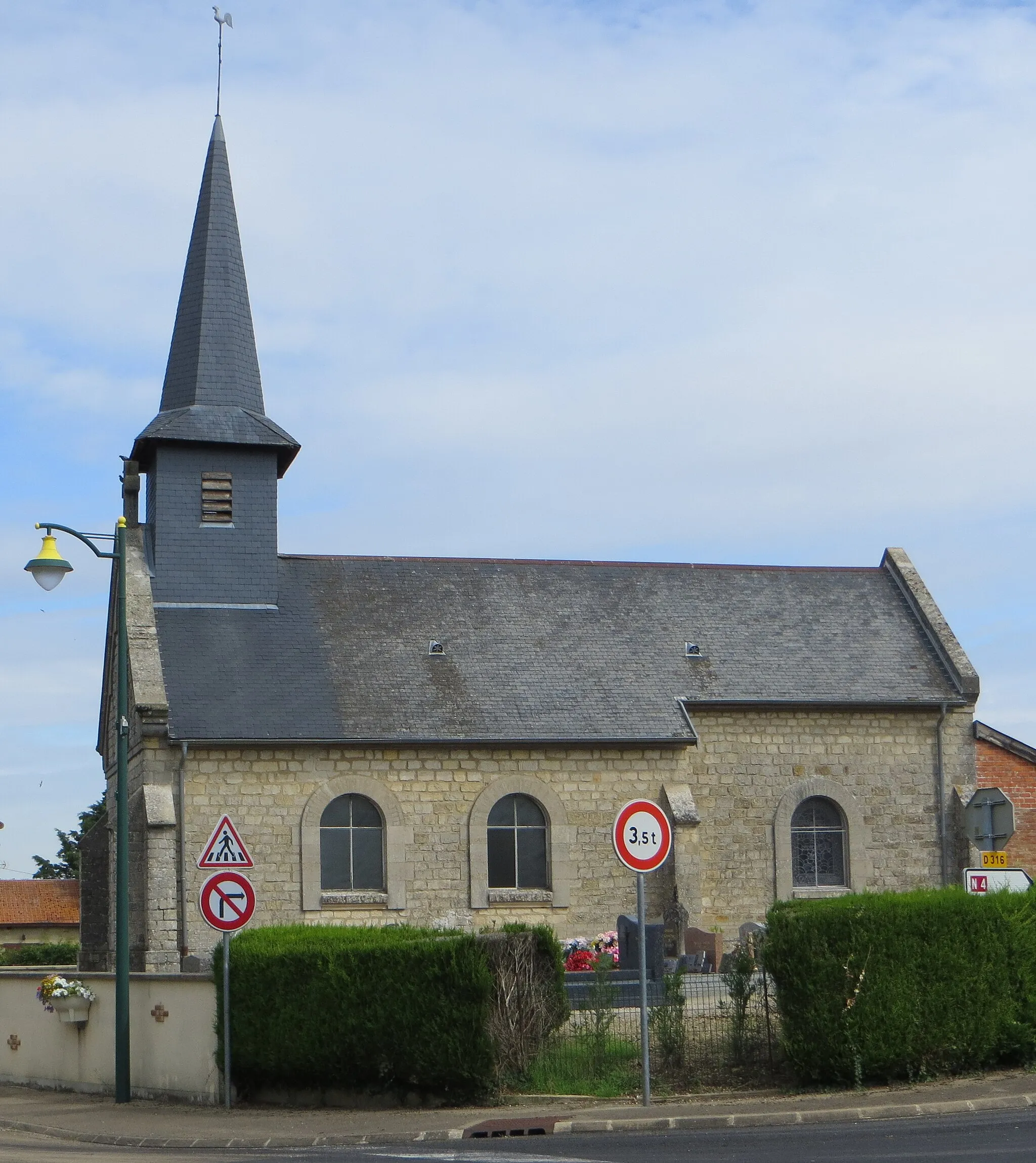 Photo showing: Vue générale de l'église Saint-Nicolas