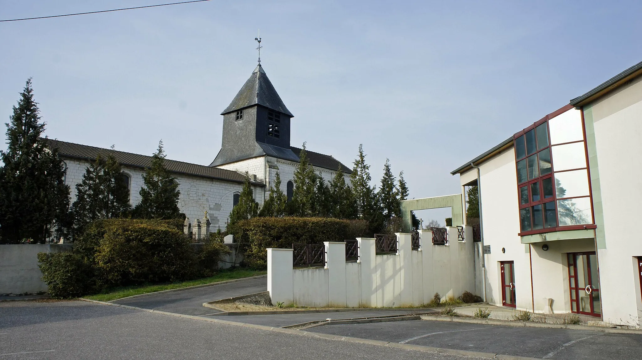 Photo showing: Église_et salle_municipale_de Moncetz.