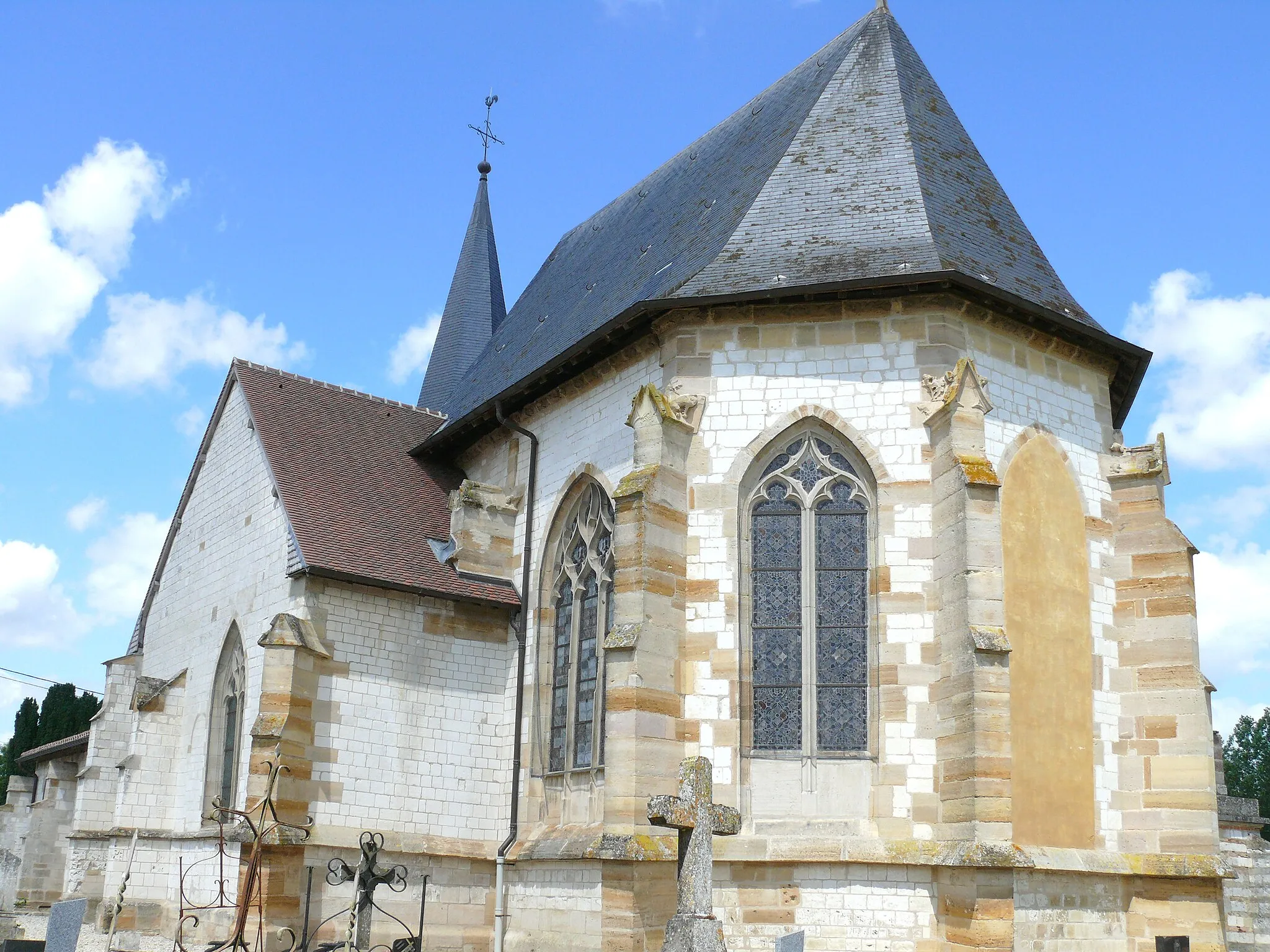 Photo showing: Ponthion - Eglise Saint-Symphorien - Chevet avec abside polygonale à trois pans