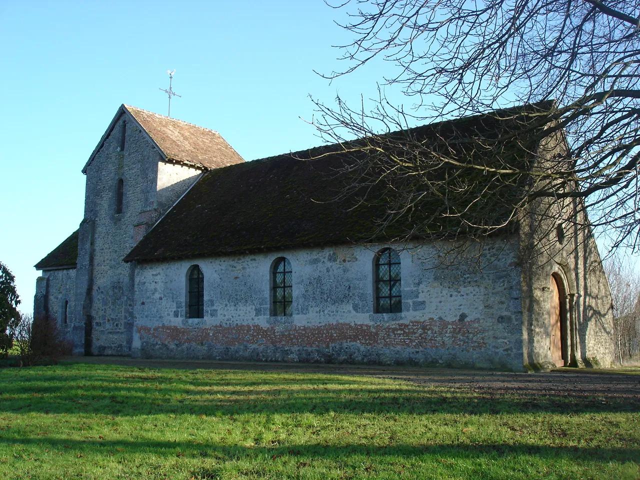 Photo showing: Saint Rufin and Saint Valère church of Pierre-Morains (12th century),Marne , France
