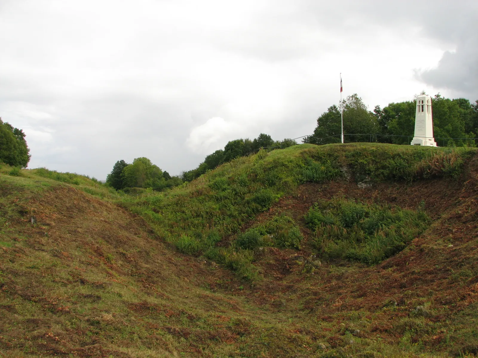 Photo showing: Top of the hill of Vauquois in Meuse departement, cut by craters of the underground war of the battle of Vauquois during the WWI.In the background, the French memorial
