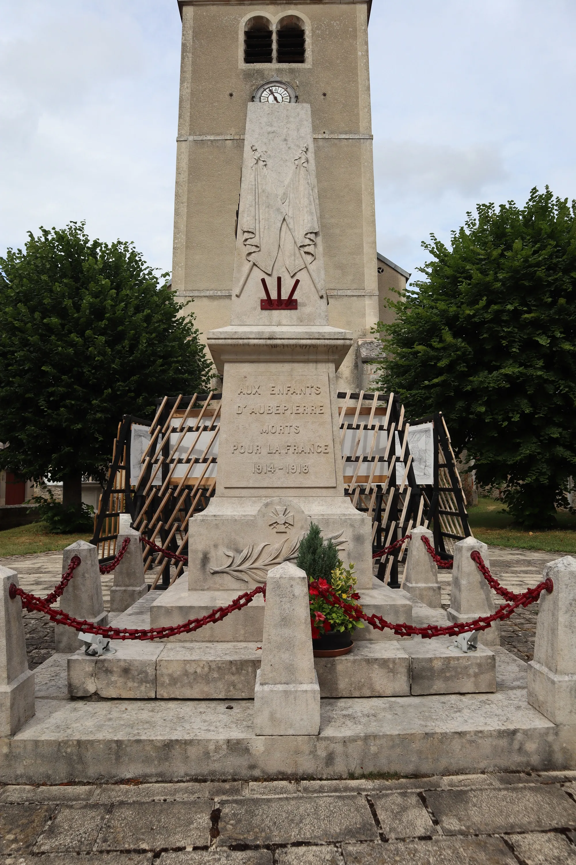 Photo showing: Monument aux morts d'Aubepierre-sur-Aube (52).