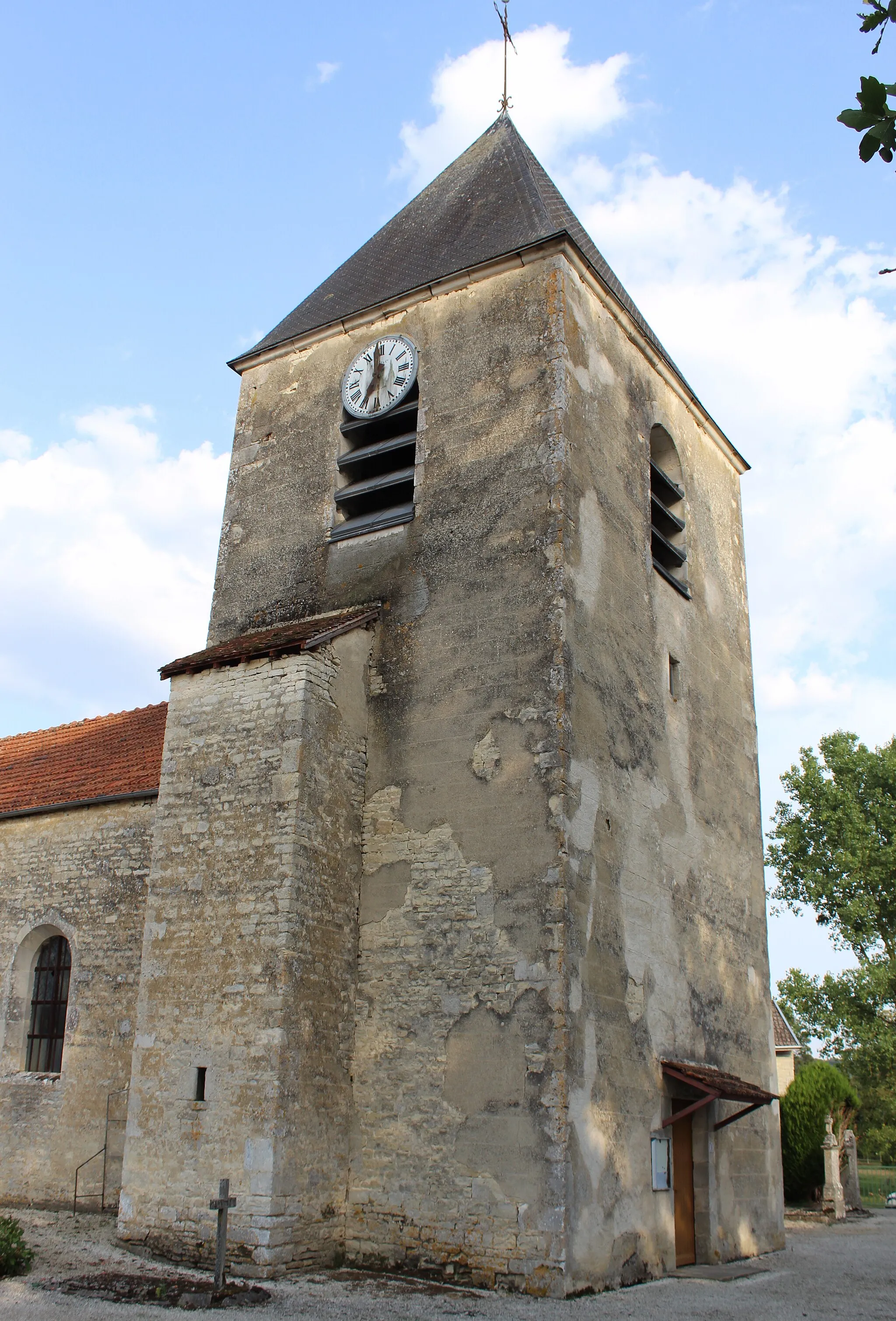 Photo showing: Le clocher de l'église de Saint-Martin-sur-la-Renne