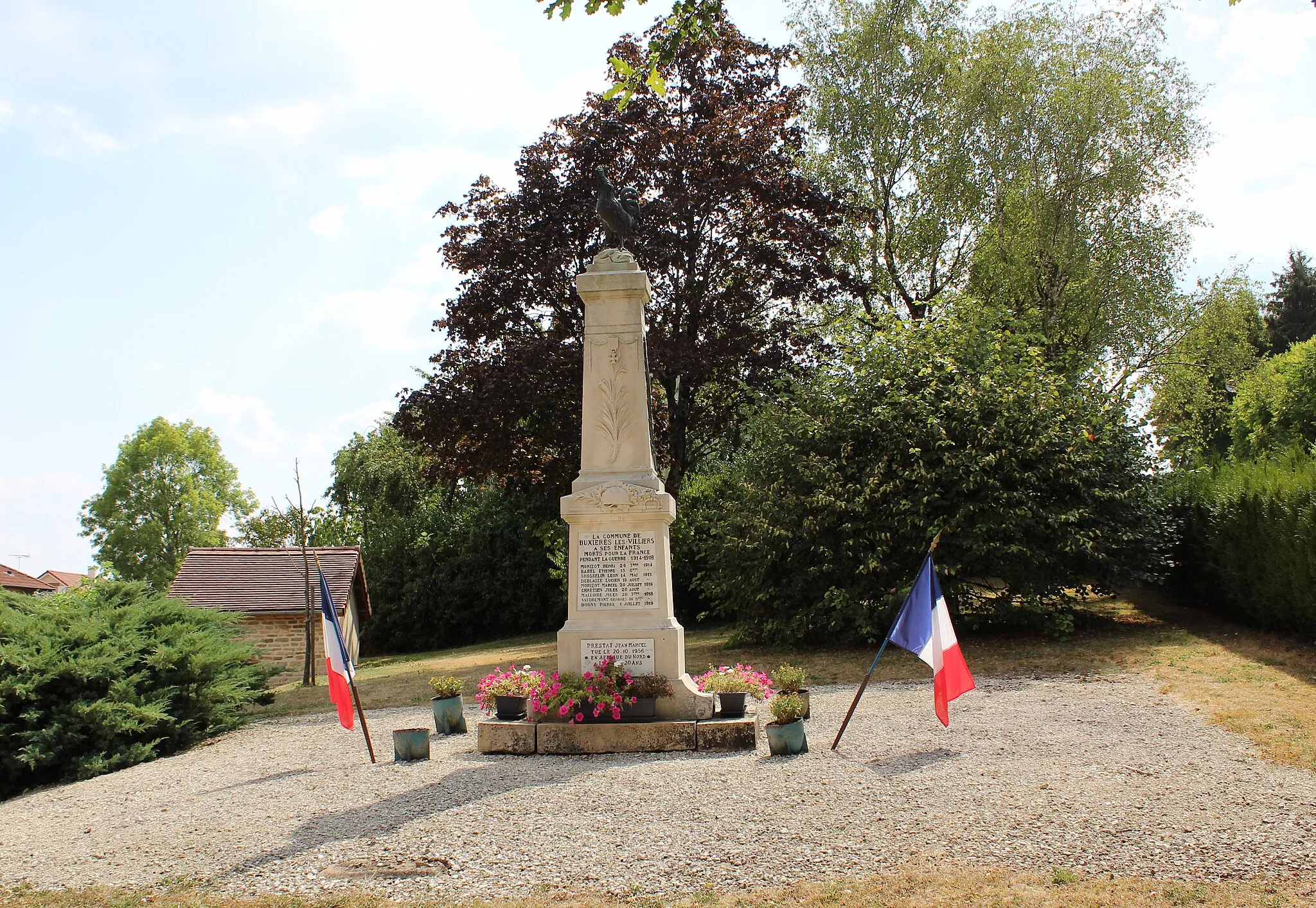 Photo showing: Le Monument aux Morts.