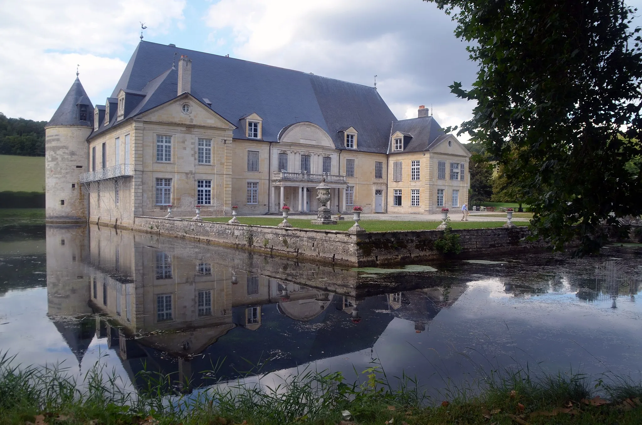 Photo showing: Dinteville's chateau