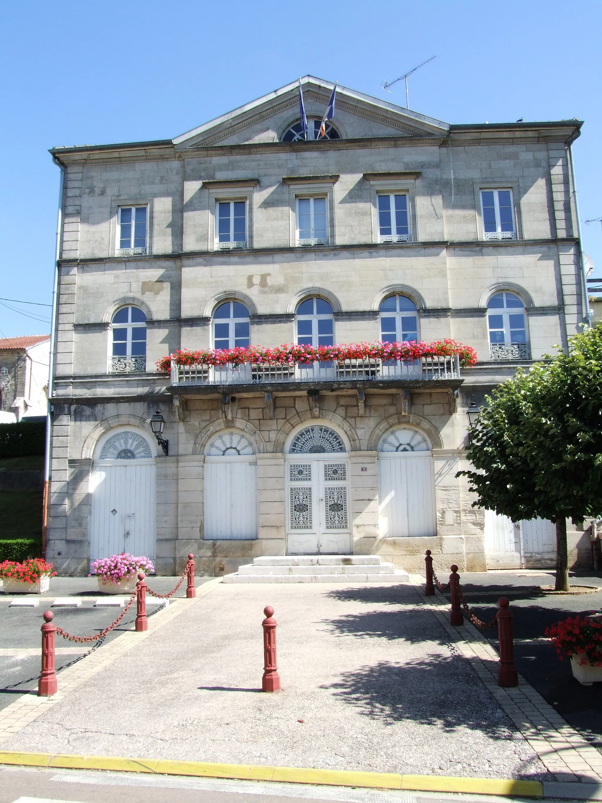 Photo showing: Ancienne Mairie et salles de classe