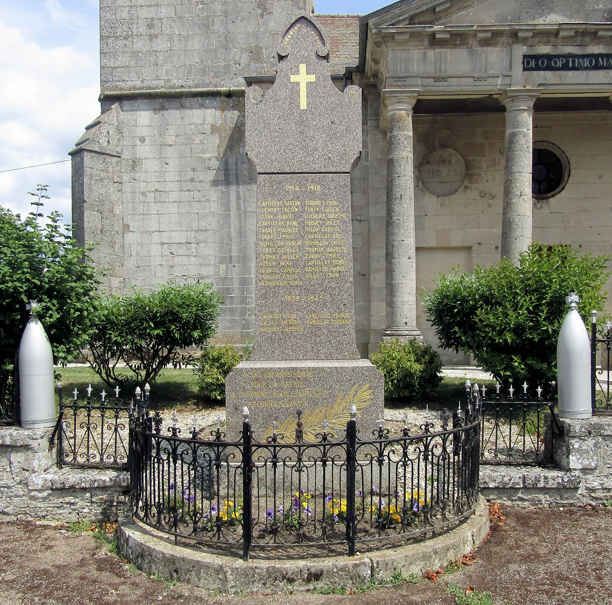 Photo showing: Le monument aux morts d'Aillianville