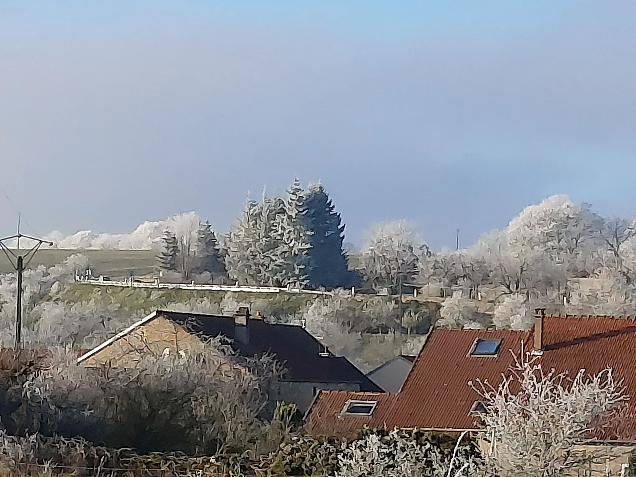 Photo showing: le village de Mandres sous le givre .