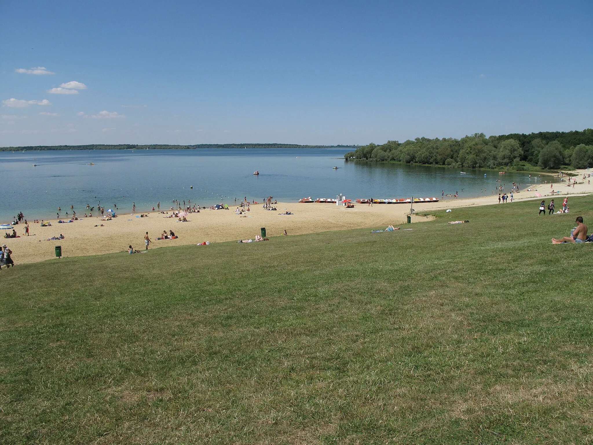Photo showing: Beach on the lake of Orient at the Mesnil-Saint-Père (Aube, France).