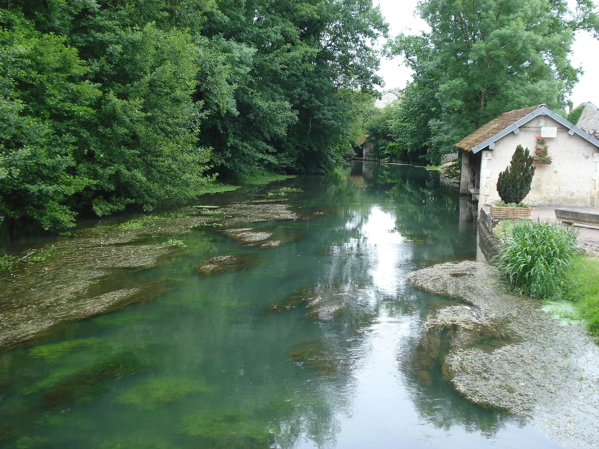 Photo showing: Lavoir sur la Laignes à Polisy (Aube, Fr).