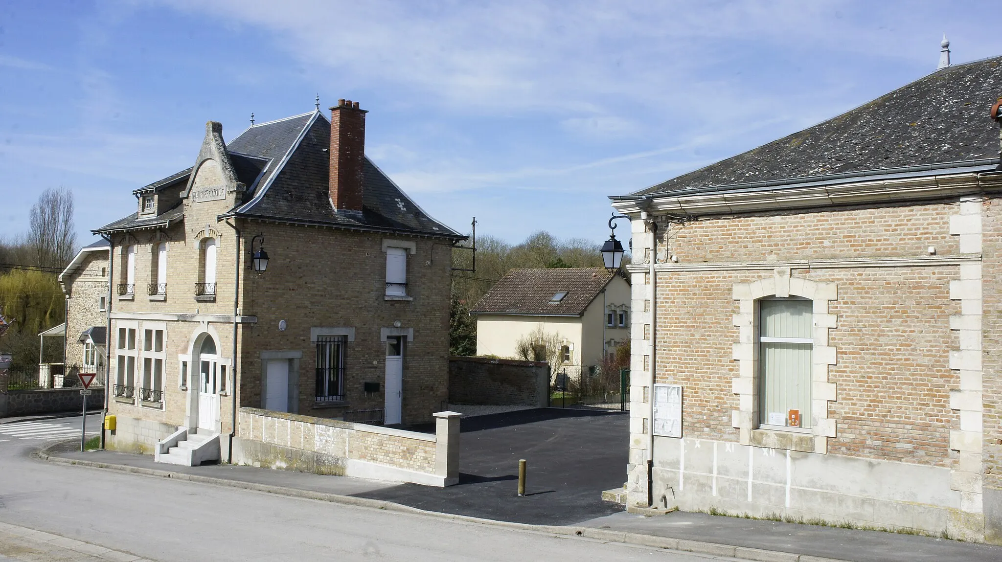 Photo showing: Mairie dans le village d'Alaincourt .